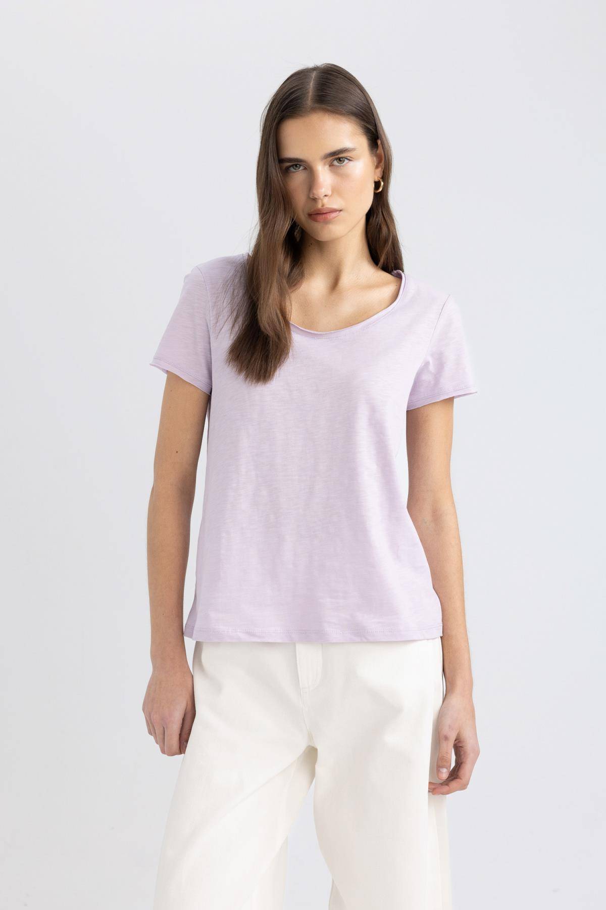 تیشرت آستین کوتاه یقه خدمه فیت معمولی