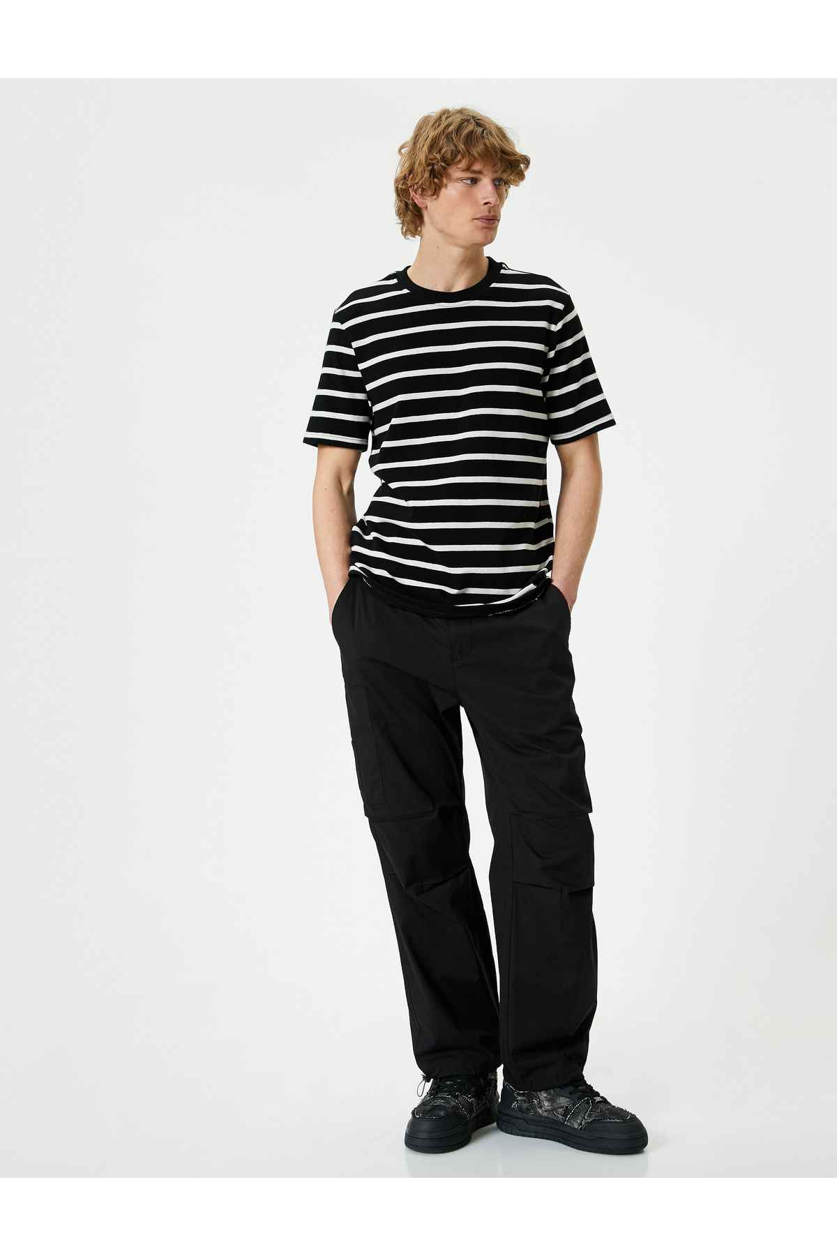 شلوار چتر نجات بزرگ با جزئیات جیب باری