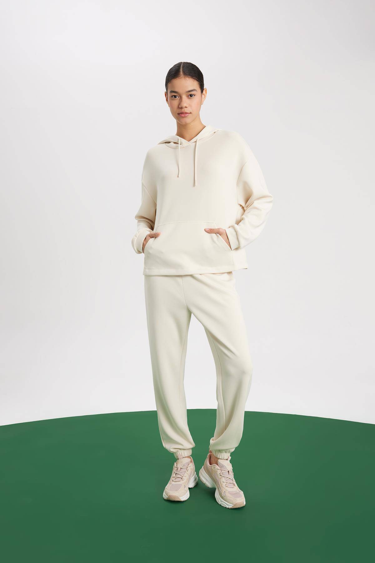 شلوار گرمکن دو جیبی ممتاز Fit Standard Fit B1794ax24sp