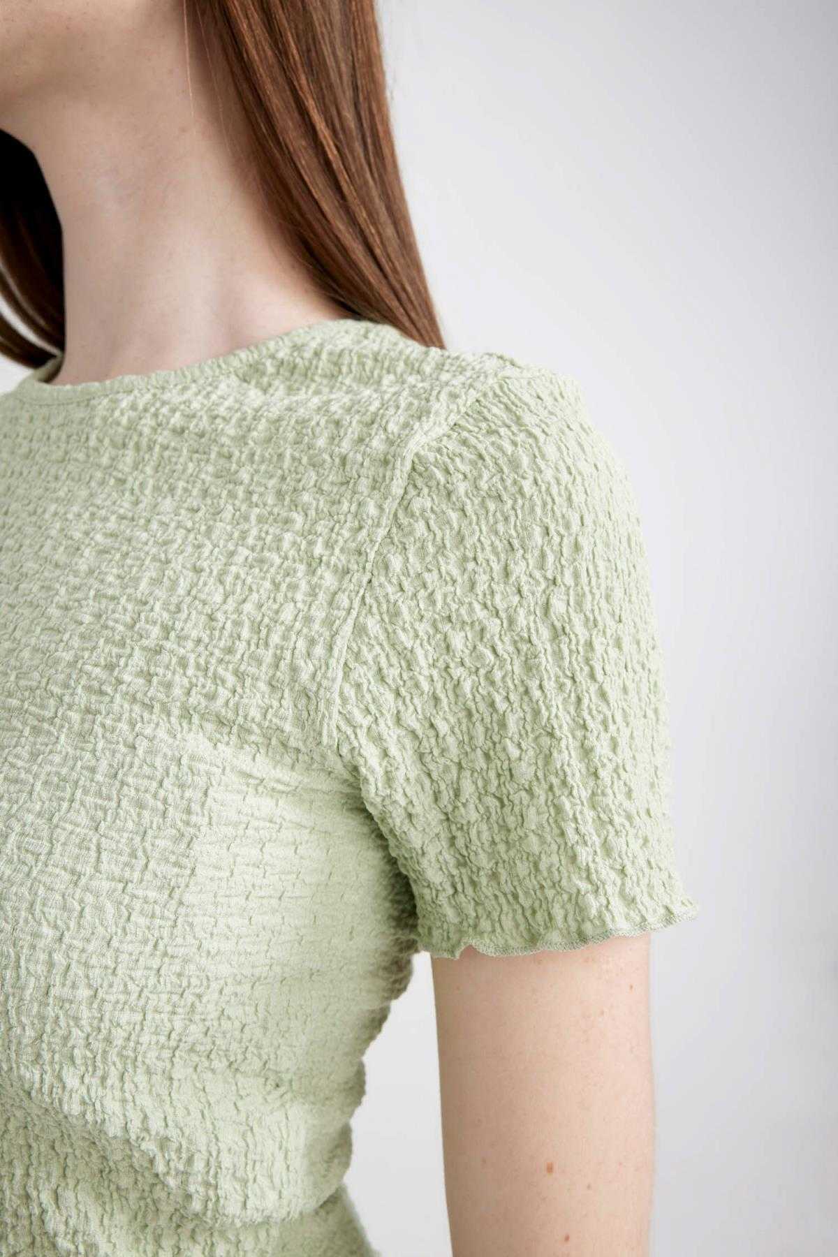 تیشرت آستین کوتاه یقه خدمه