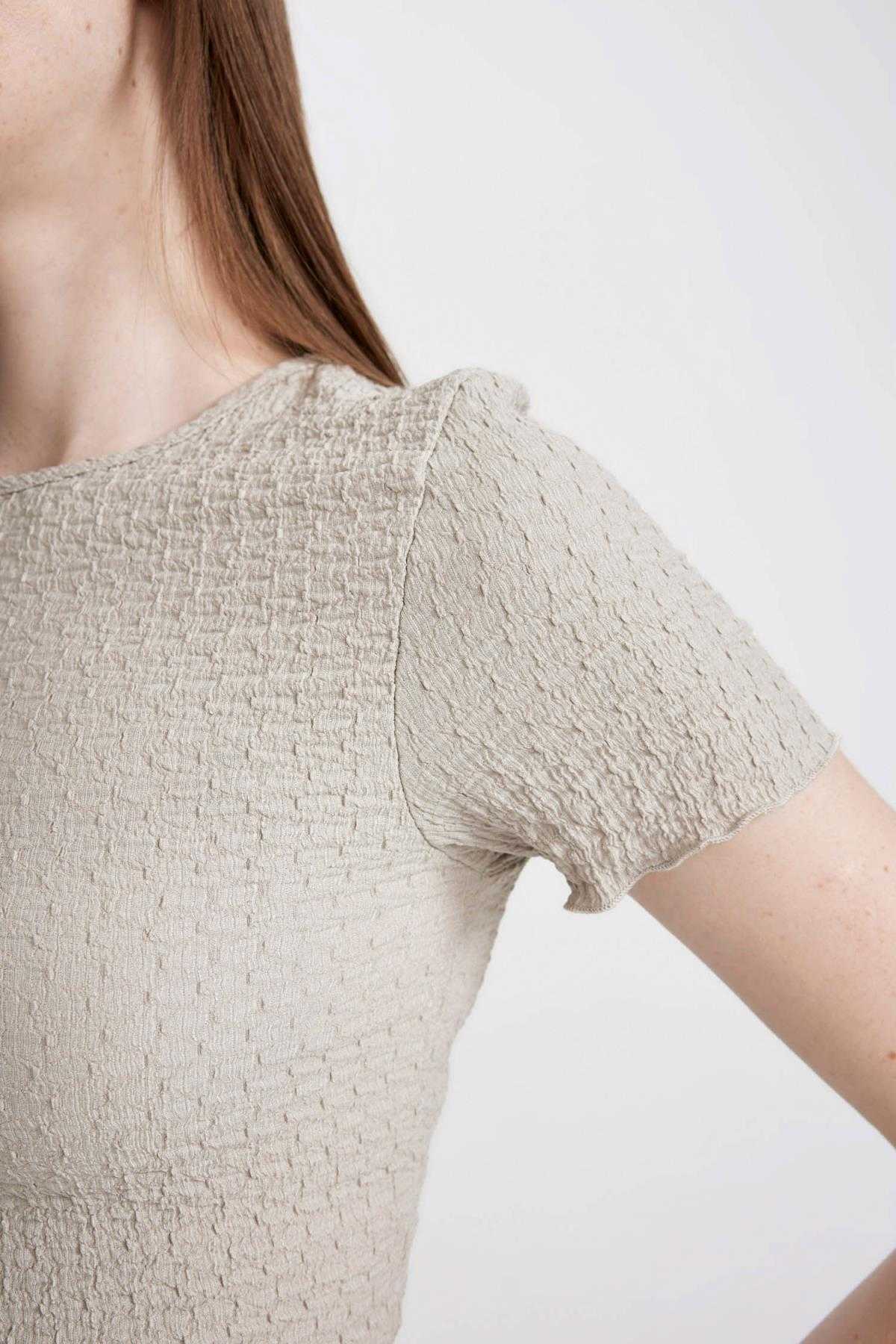 تیشرت آستین کوتاه یقه خدمه