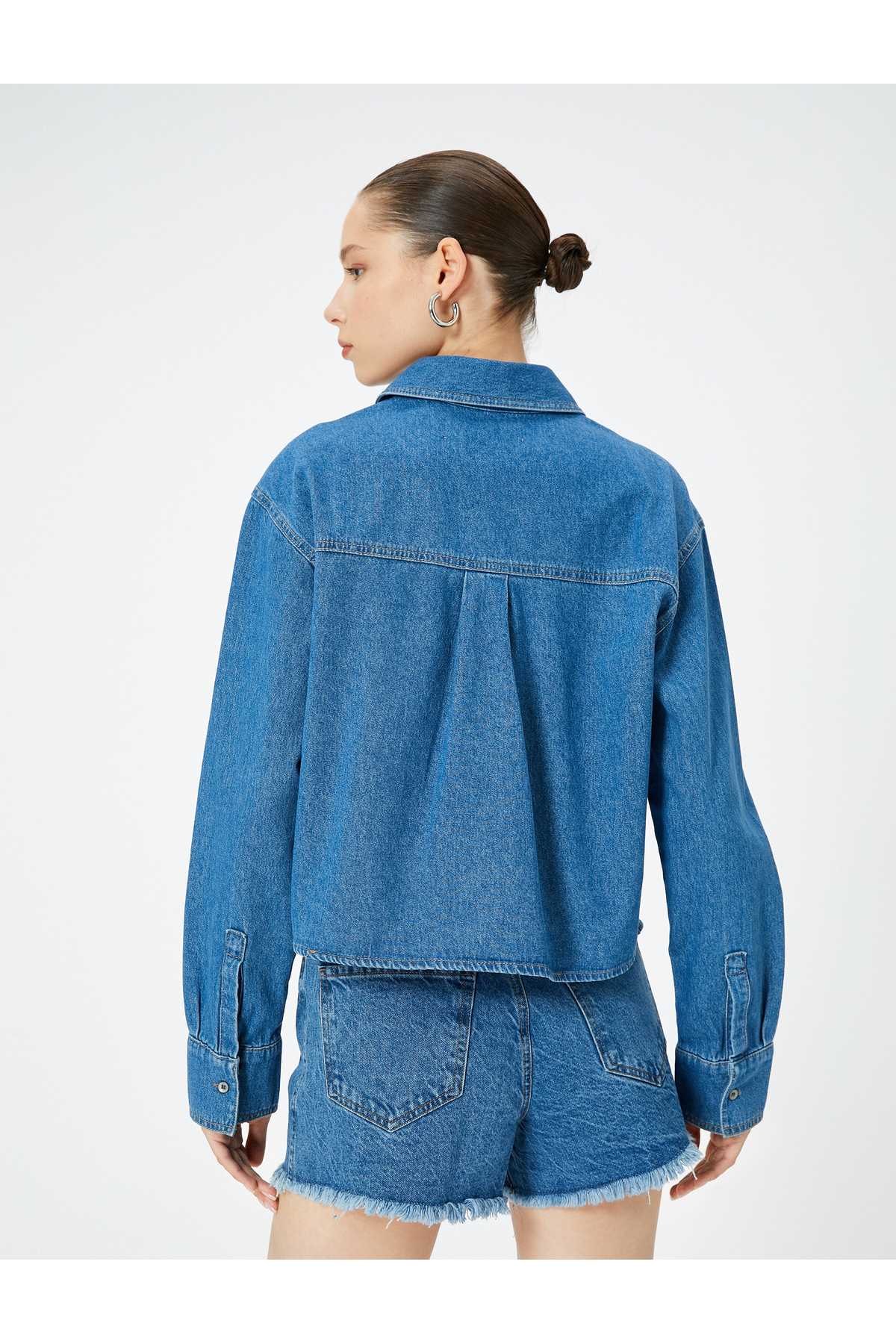 جیب آستین بلند پیراهن جین با جزئیات مناسب