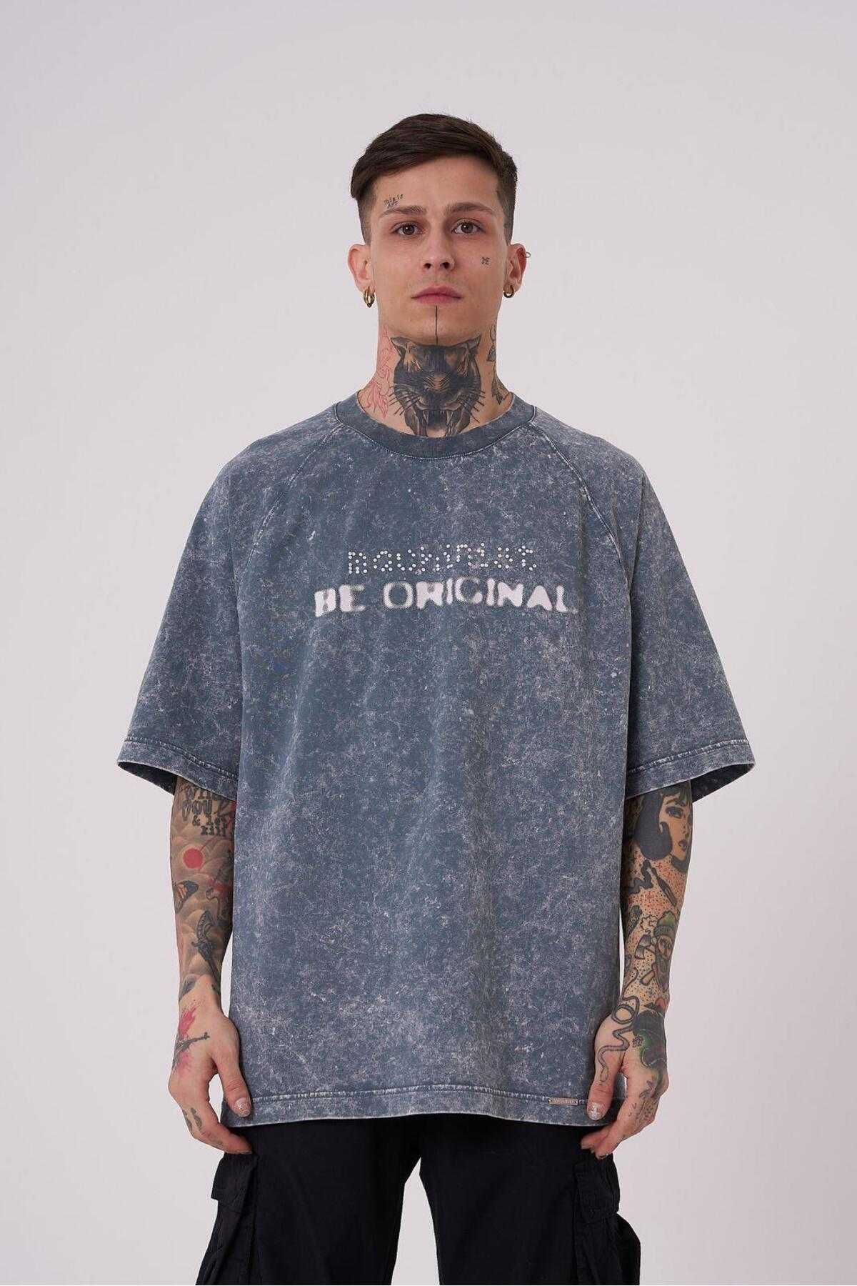 تیشرت مردانه بی اورجینال با چاپ شسته بزرگ سایز خالدار