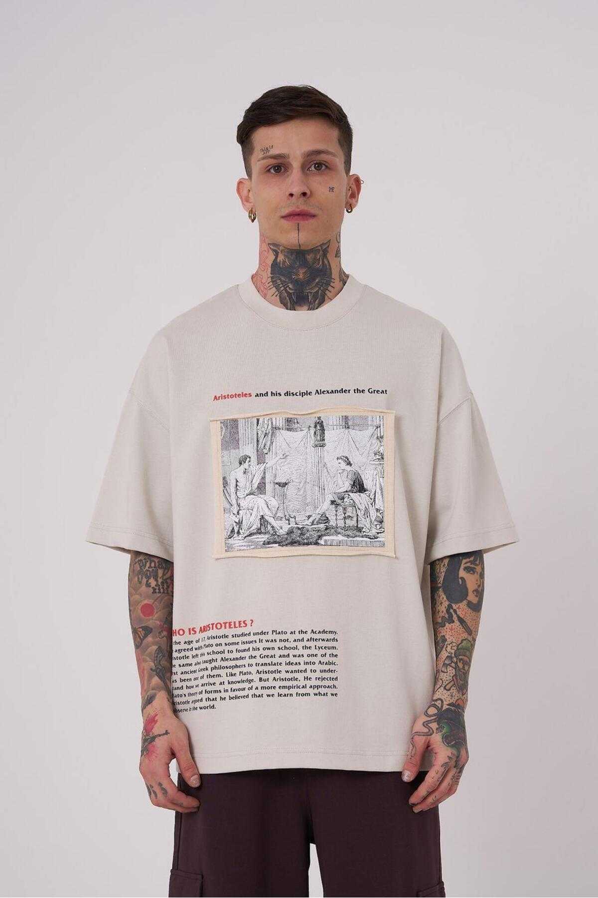 تیشرت مردانه ارسطویی با چاپ بالا سایز اکرو