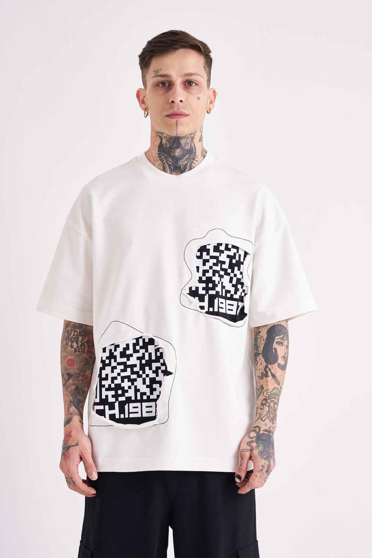 تیشرت مردانه Dama Patch Oversize Ecru