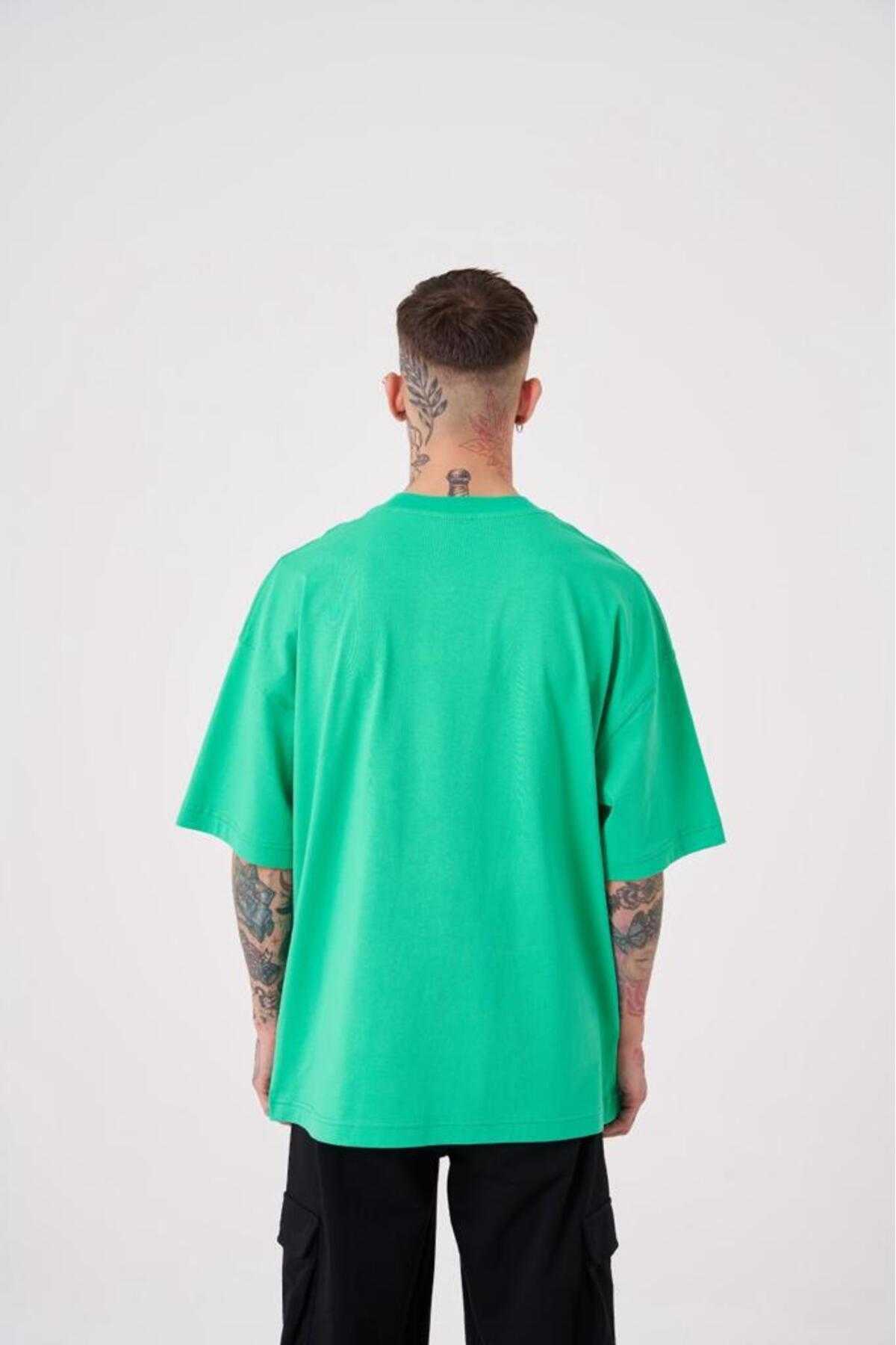 تیشرت مردانه به رنگ سبز روشن چاپ شده به نام Believe Me