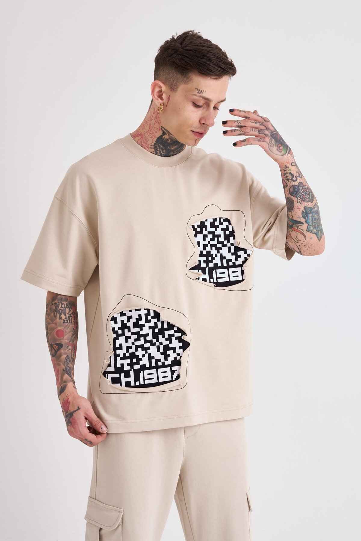 تیشرت مردانه Dama Patch Oversize Ecru