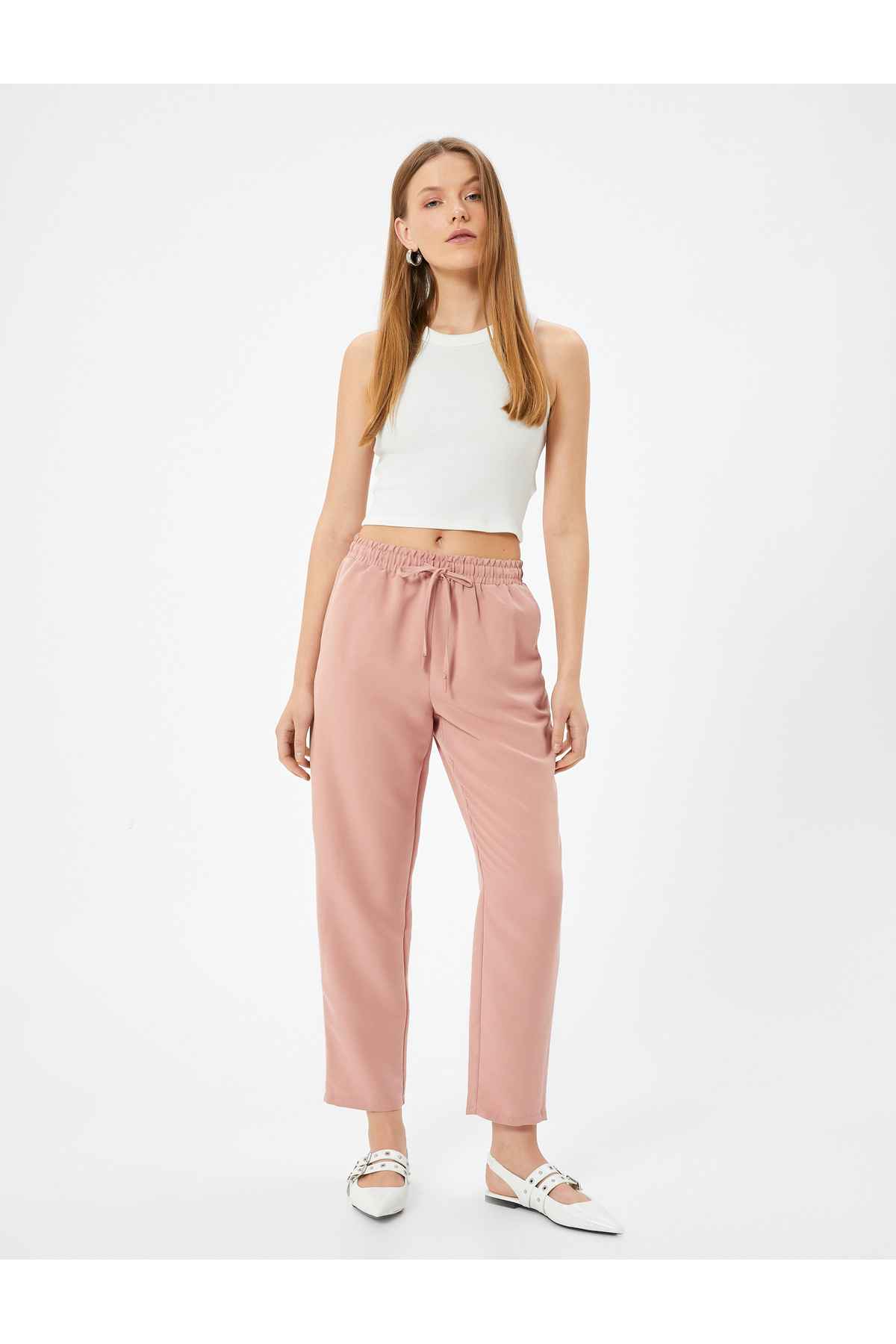 شلوار هویجی با ترکیب مدال توری کمر