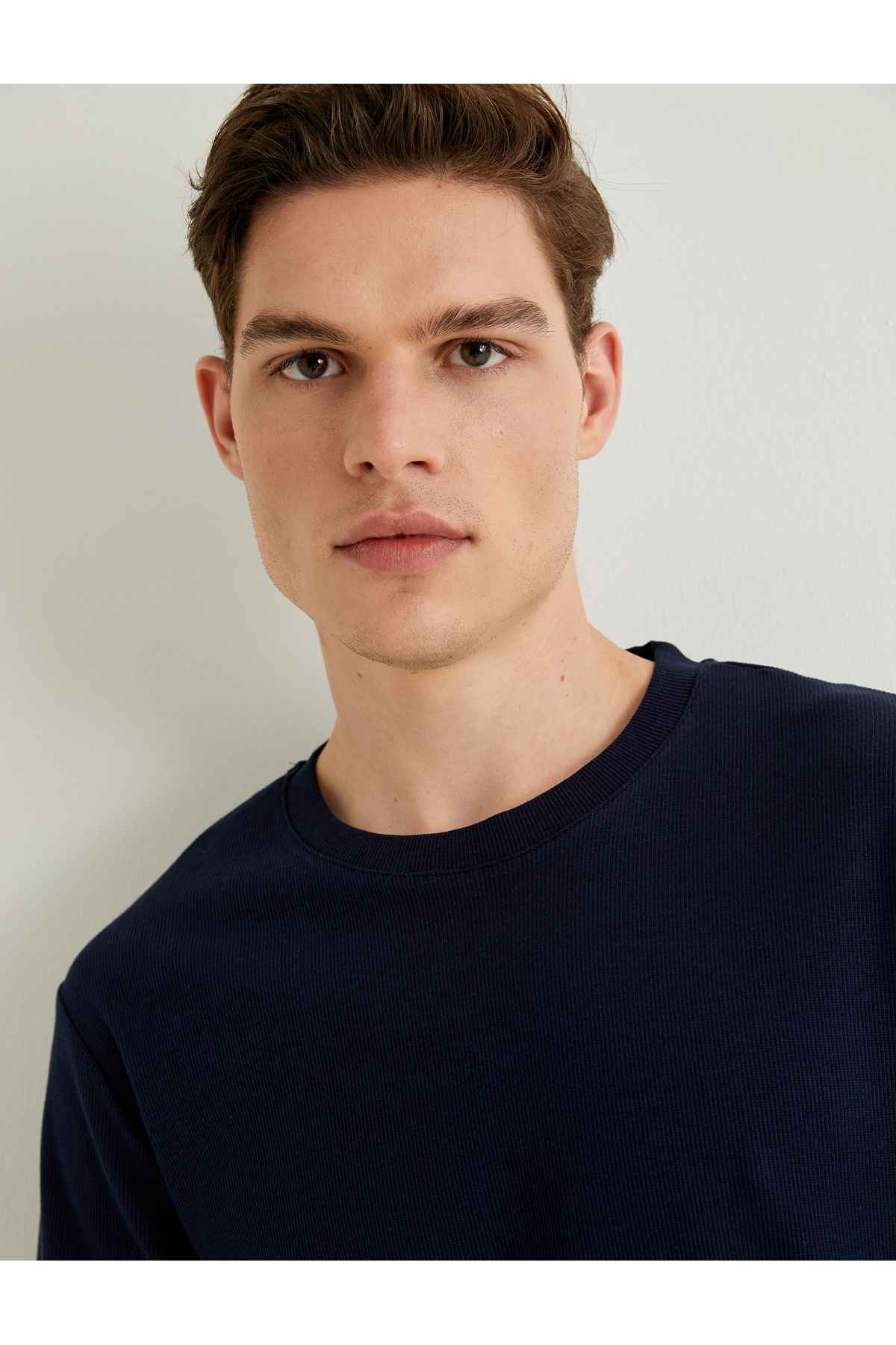 تیشرت آجدار بافت دار یقه خدمه آستین کوتاه نخی