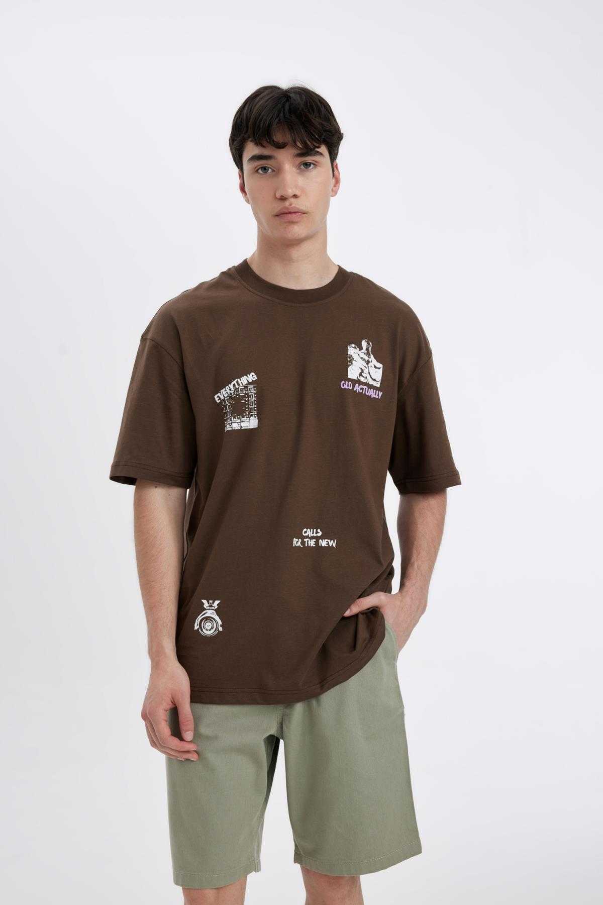 تیشرت آستین کوتاه چاپ شده یقه پشتی Comfort Fit