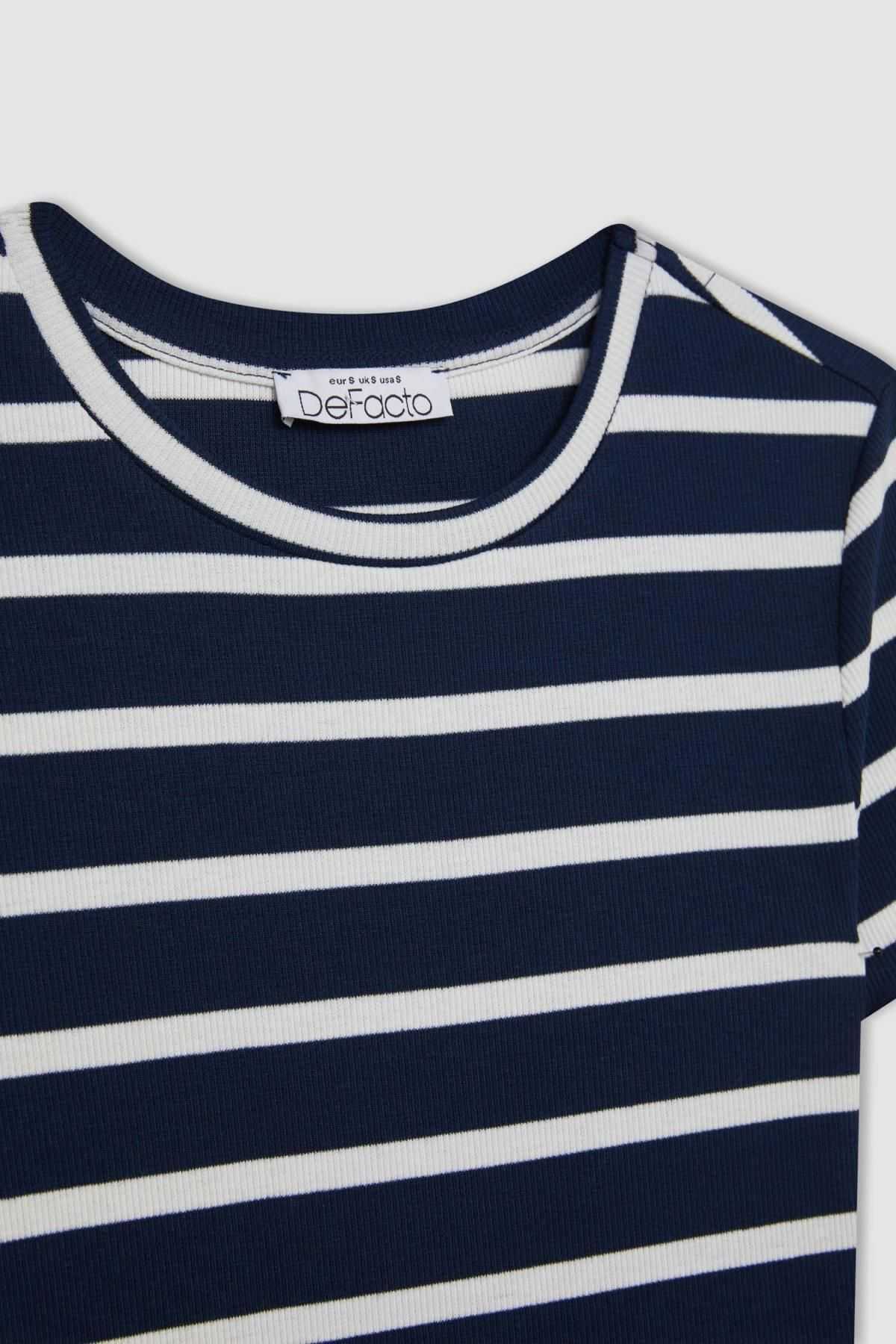 تیشرت آستین کوتاه راه راه یقه خدمه