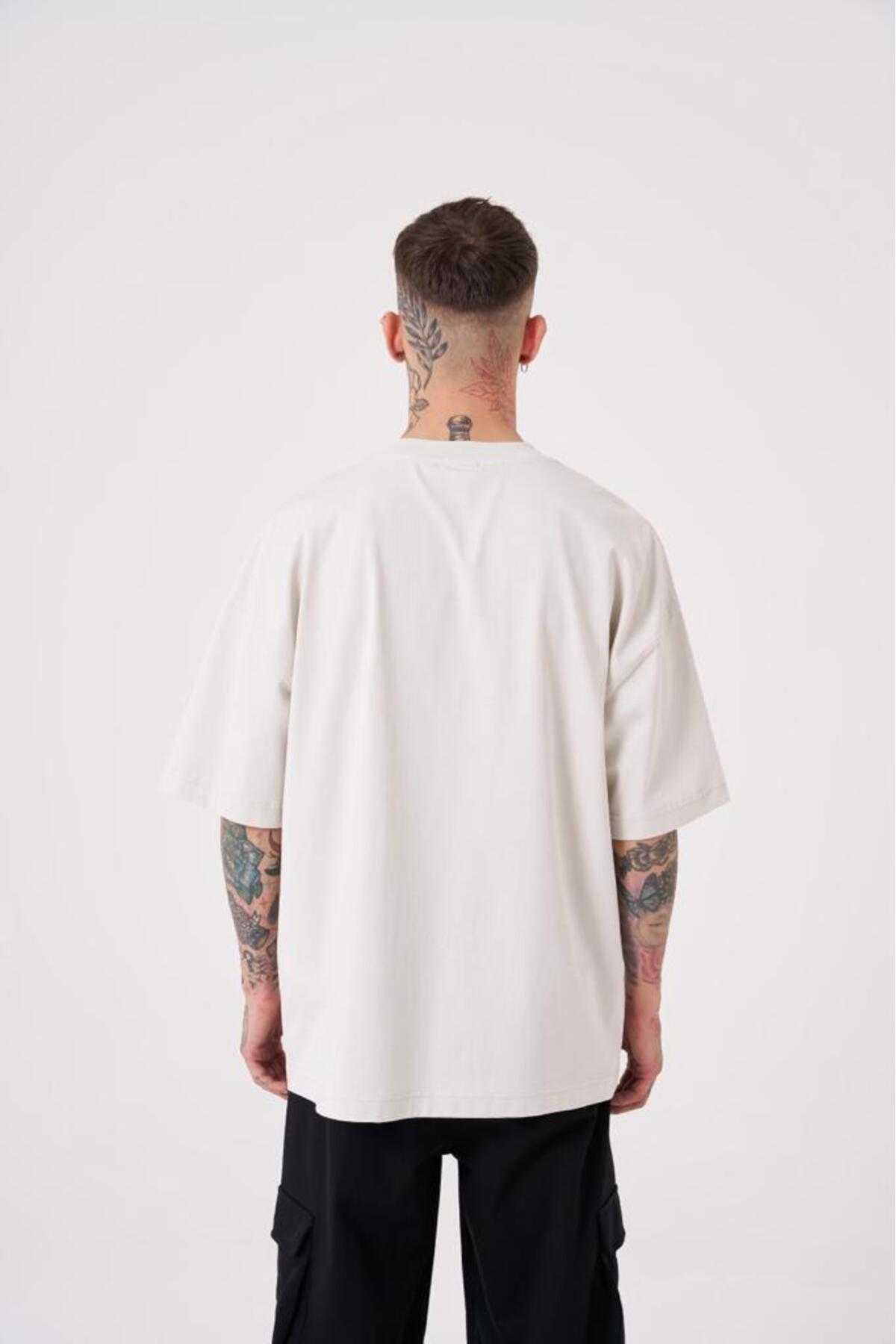 تیشرت مردانه به رنگ سبز روشن چاپ شده به نام Believe Me