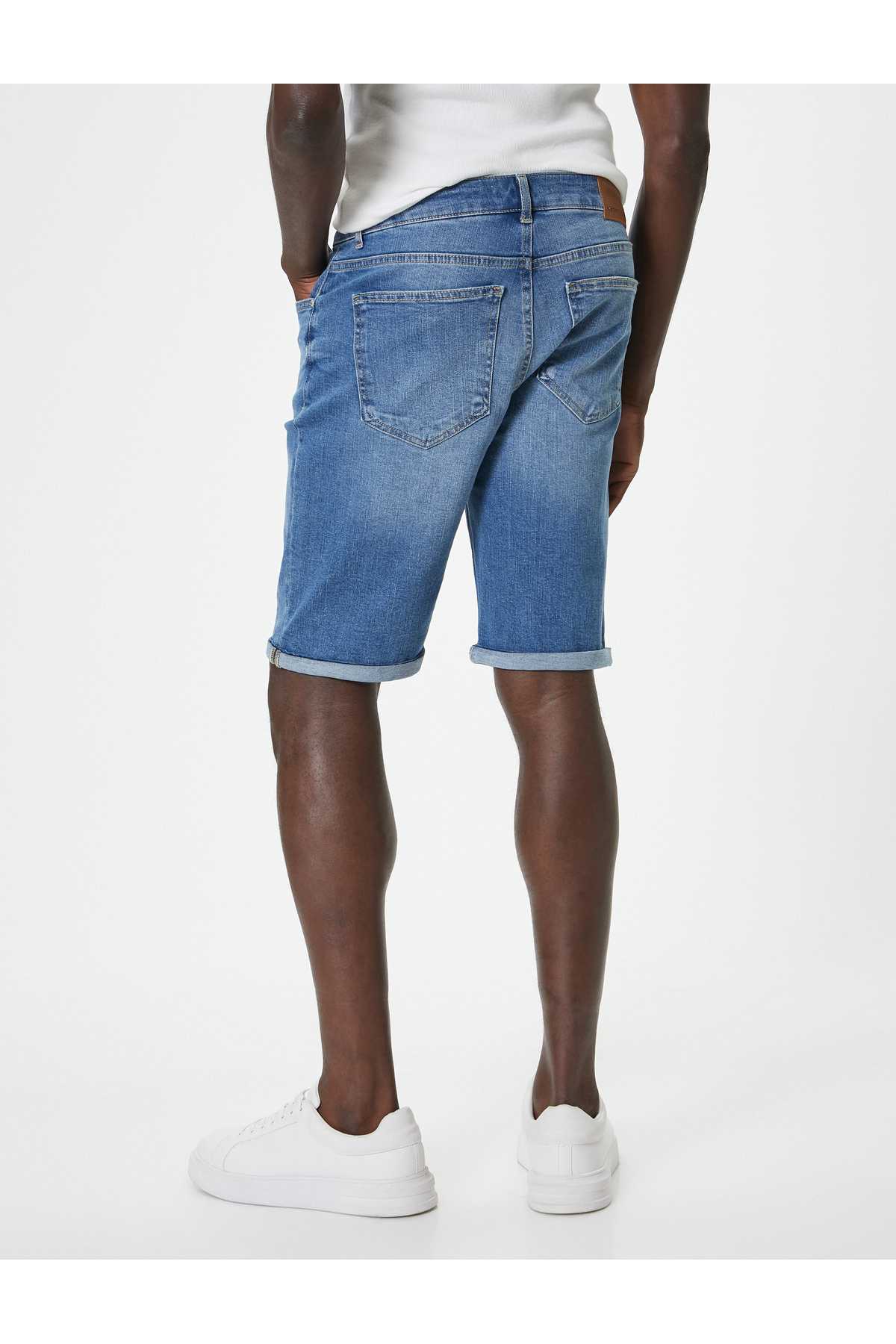 جیب دکمه ای شلوارک جین برمودا باریک با جزئیات