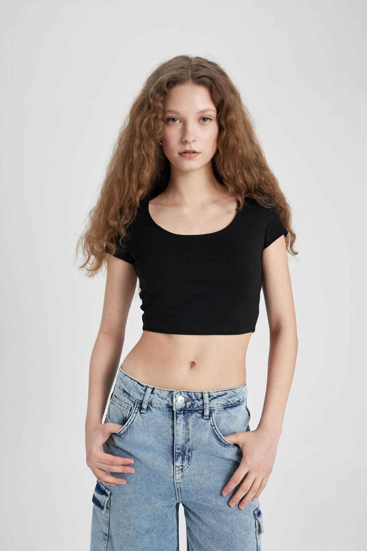 تیشرت آستین کوتاه یقه U