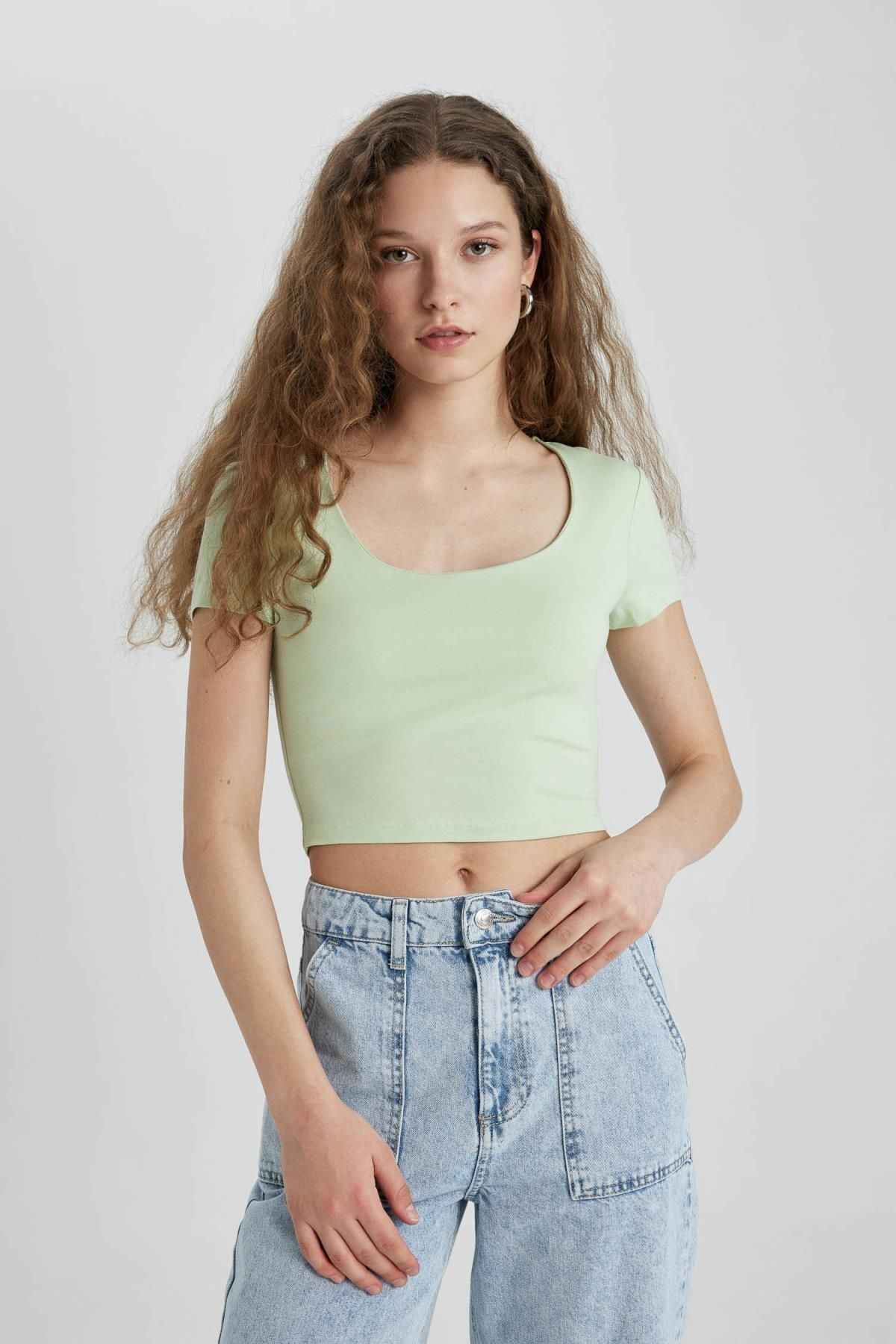 تیشرت آستین کوتاه یقه U