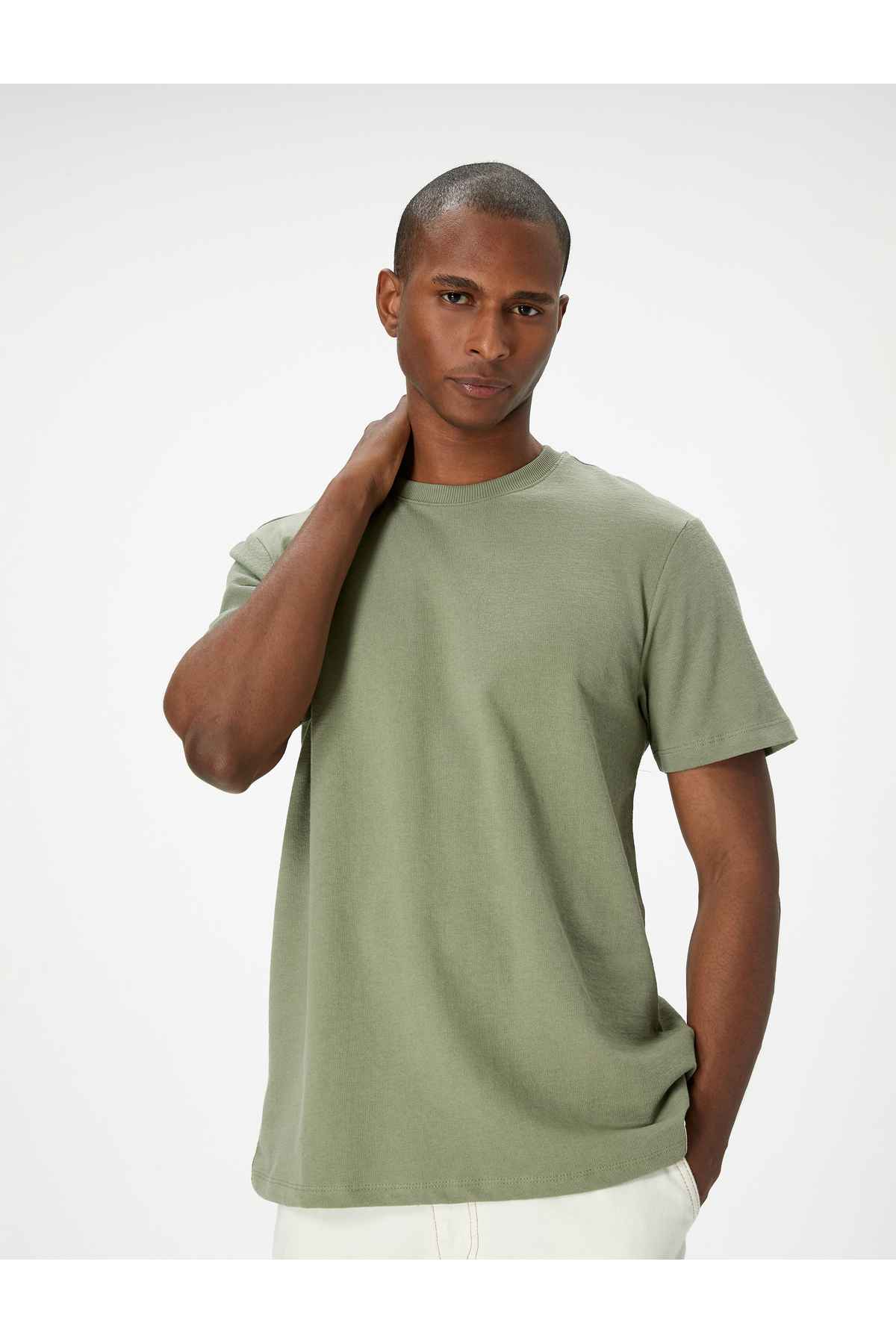 تیشرت پایه آستین کوتاه یقه دار چاپ شده با لیبل بافت