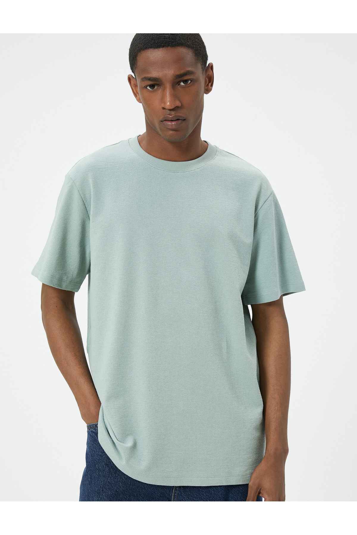 تیشرت پایه آستین کوتاه یقه دار چاپ شده با لیبل بافت