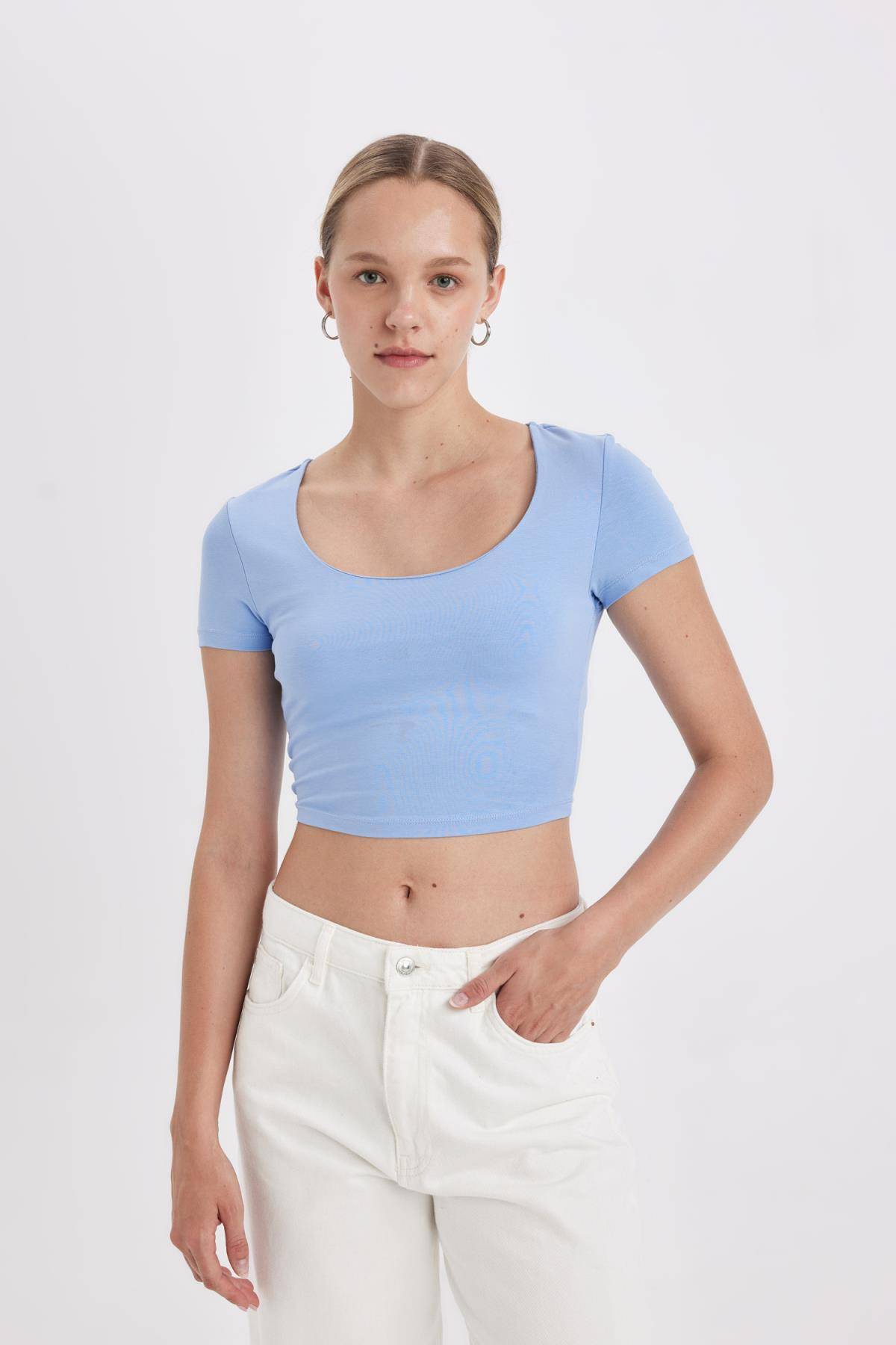 تیشرت آستین کوتاه یقه U