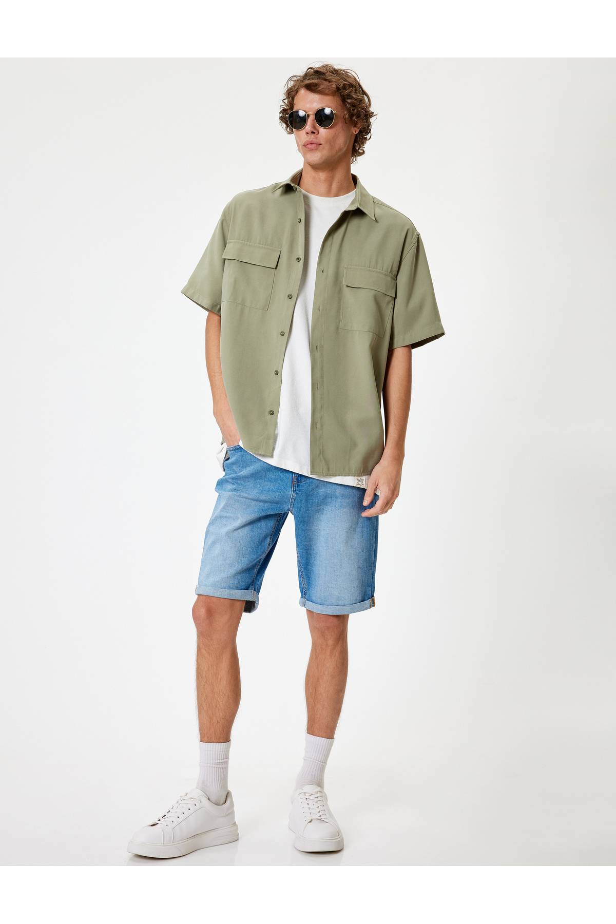 شلوارک جین باریک با دکمه کاف تاشو برمودا