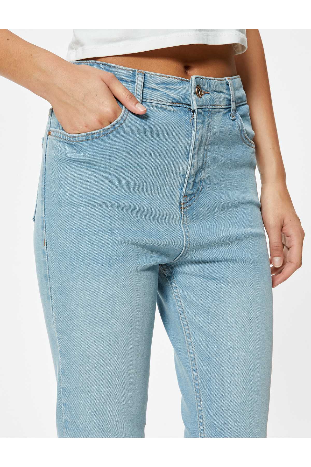 شلوار جین گشاد برش باریک با کمر استاندارد