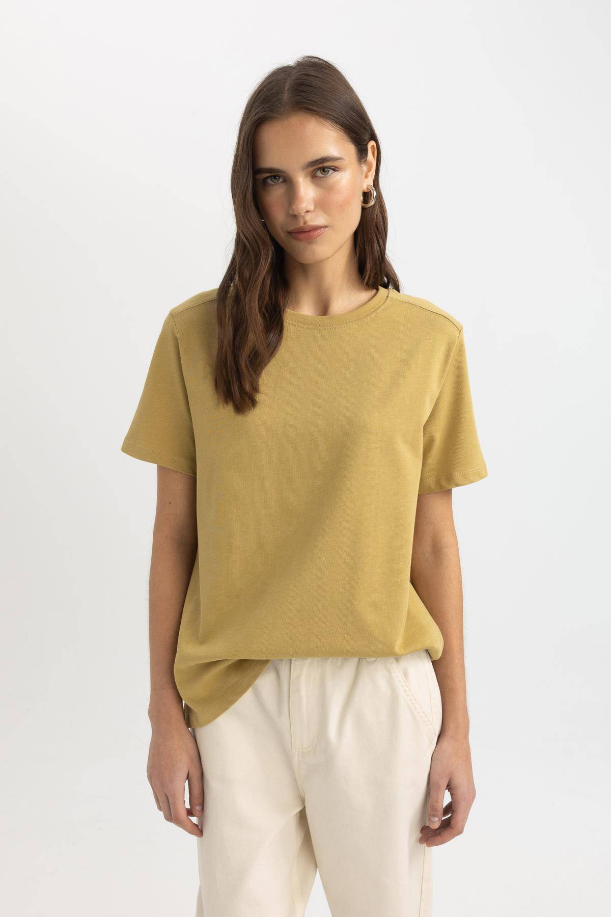 تیشرت آستین کوتاه یقه خدمه فیت معمولی