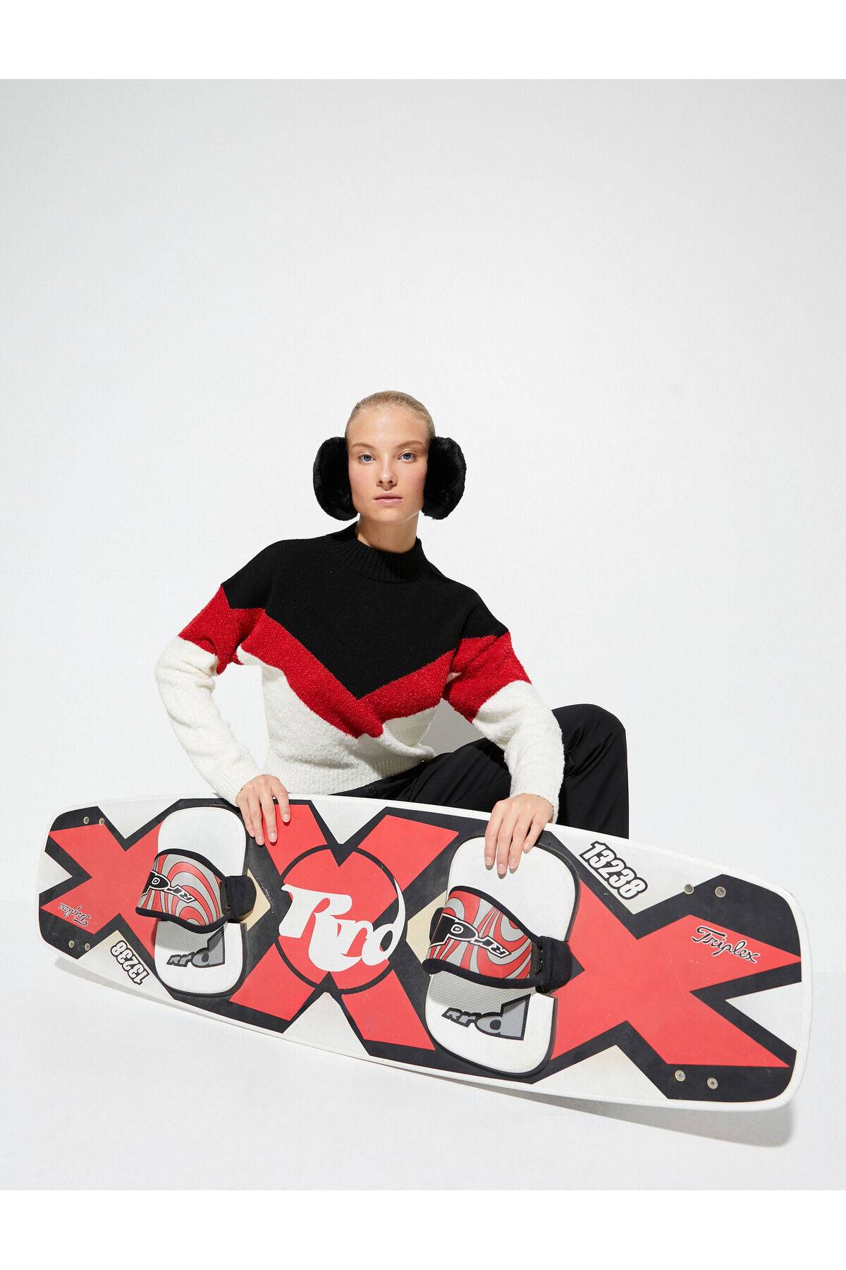 ژاکت نیمه یقه اسکی بافتنی رنگ بلوکی