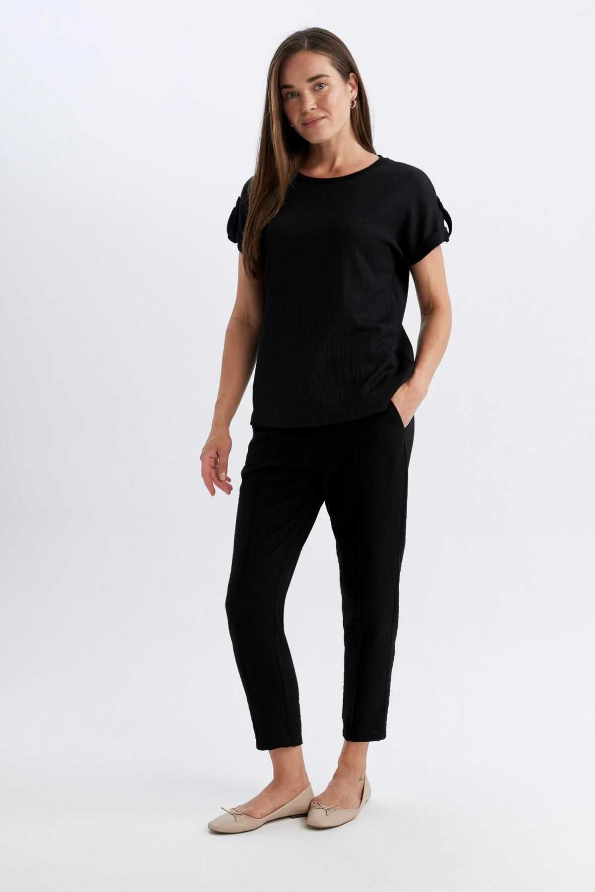 تیشرت آستین کوتاه یقه خدمه فیت معمولی