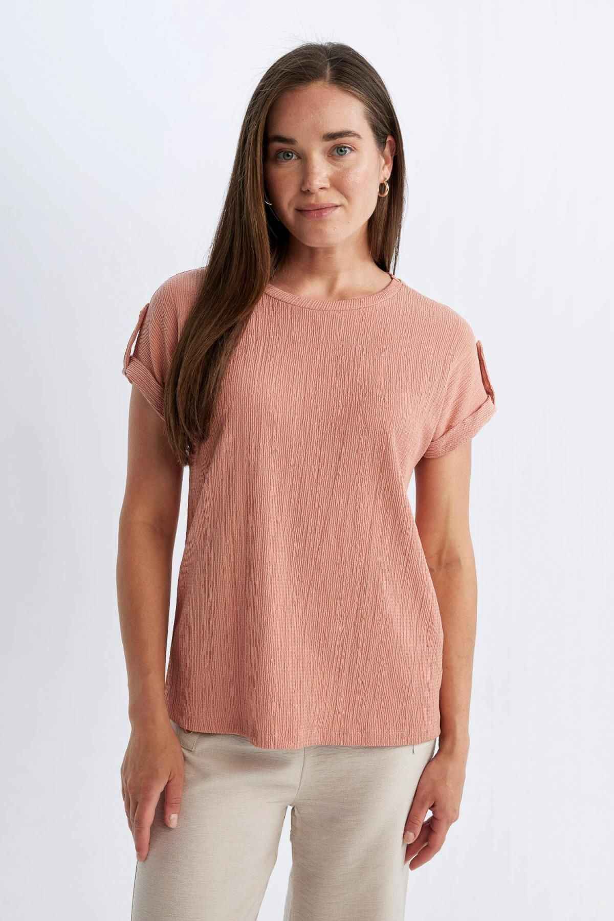 تیشرت آستین کوتاه یقه خدمه فیت معمولی