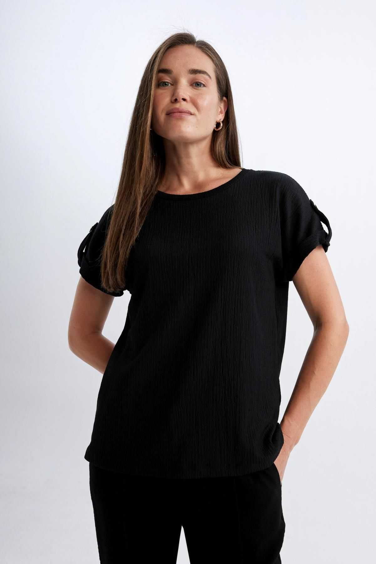 تیشرت آستین کوتاه یقه خدمه فیت معمولی