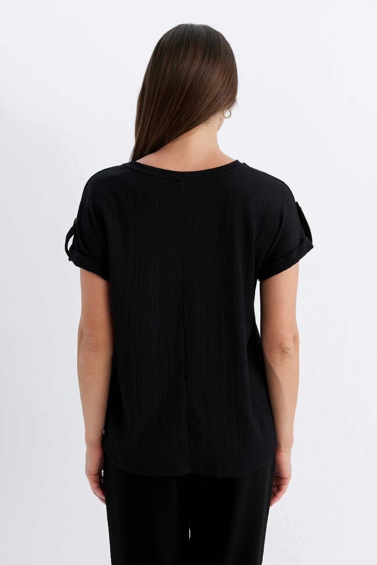 تیشرت آستین کوتاه یقه خدمه فیت معمولی