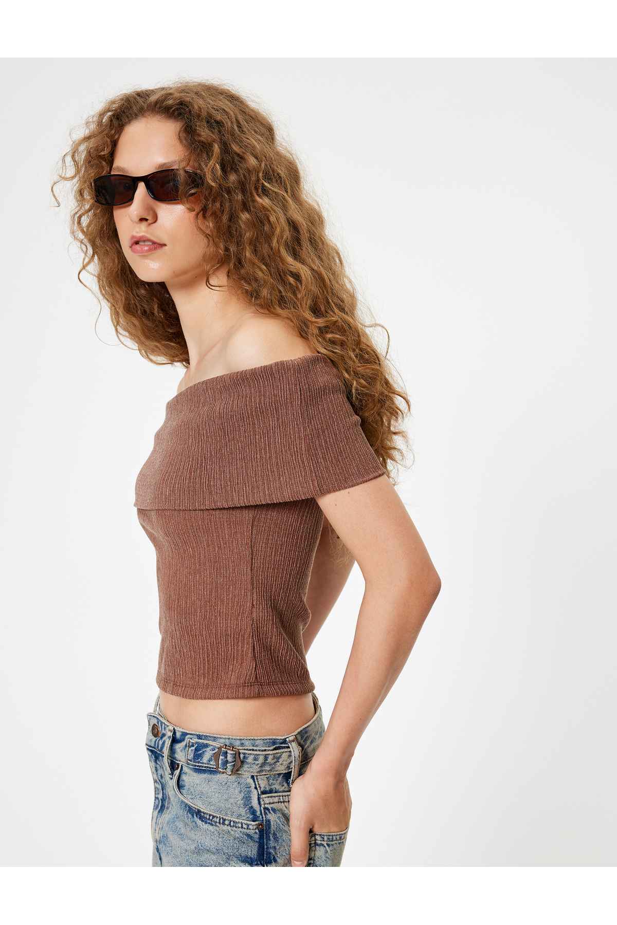 بلوز یقه مدونا با آستین کوتاه بافت باریک