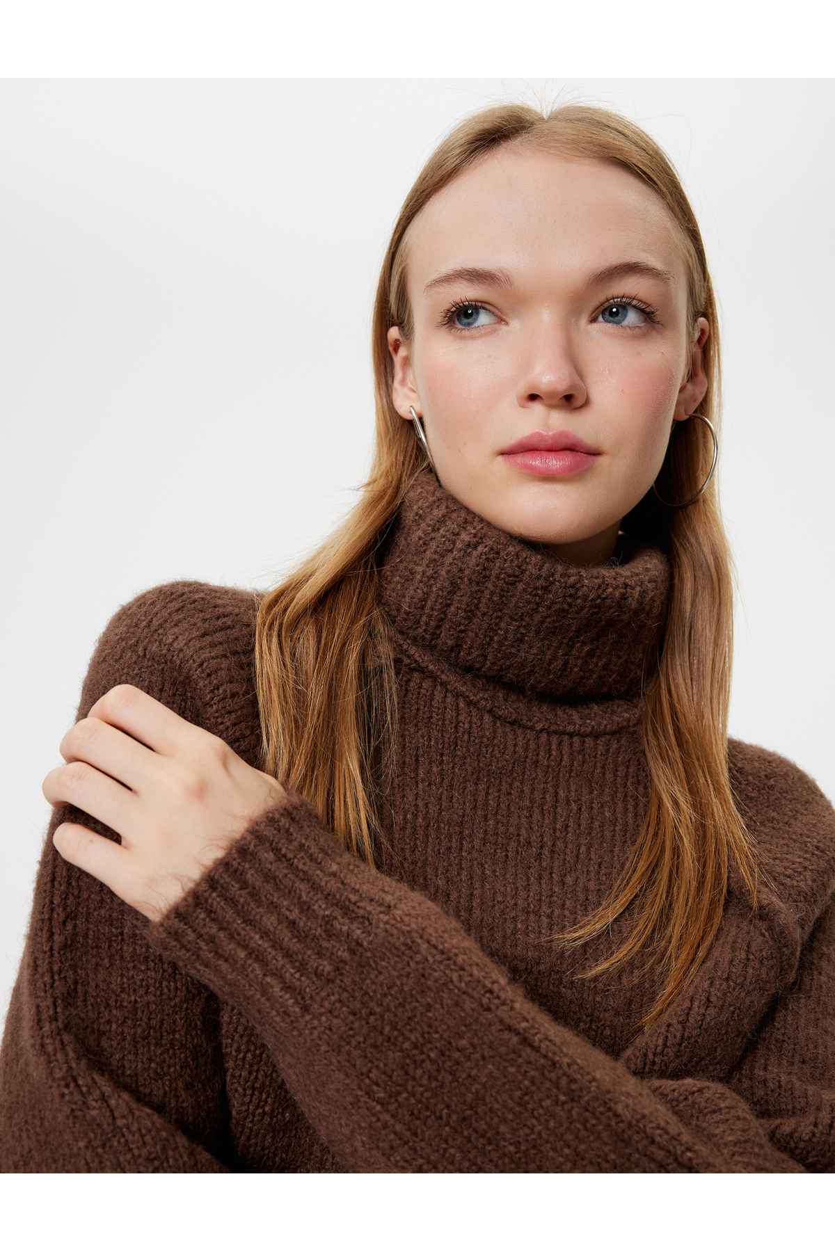 ژاکت یقهبند با جزئیات دوخت، آستینهای راگلان، بافت نرم