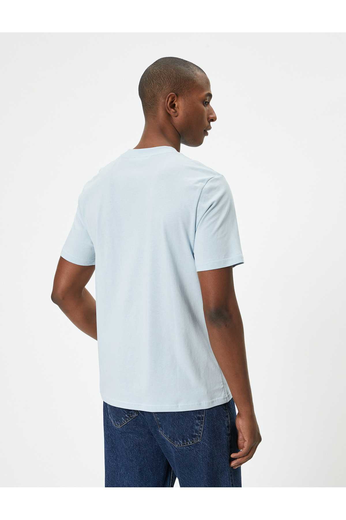 تیشرت یقه کوتاه نخی با چاپ شعار