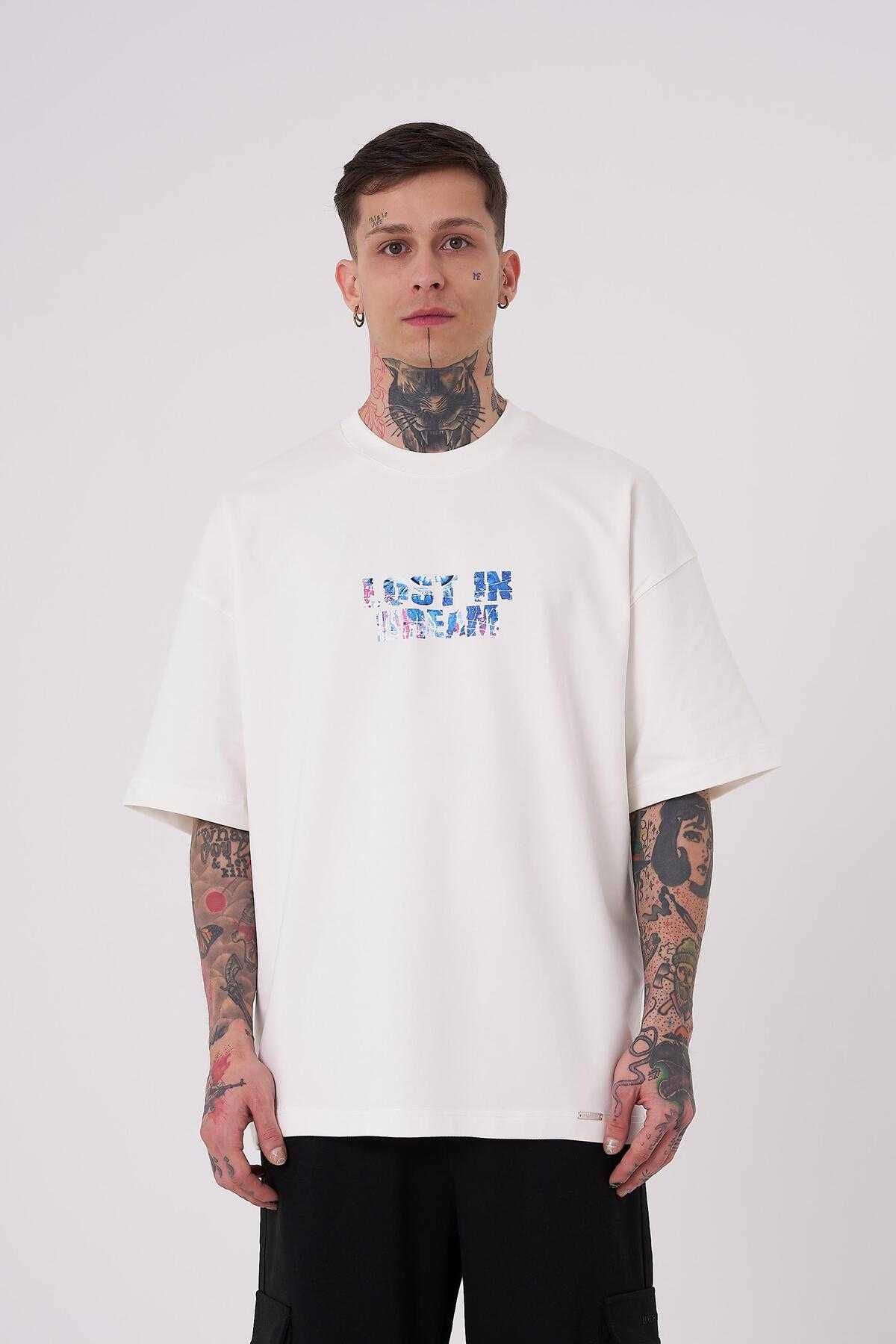 تیشرت مردانه طوسی با چاپ بزرگ Lost in Dream