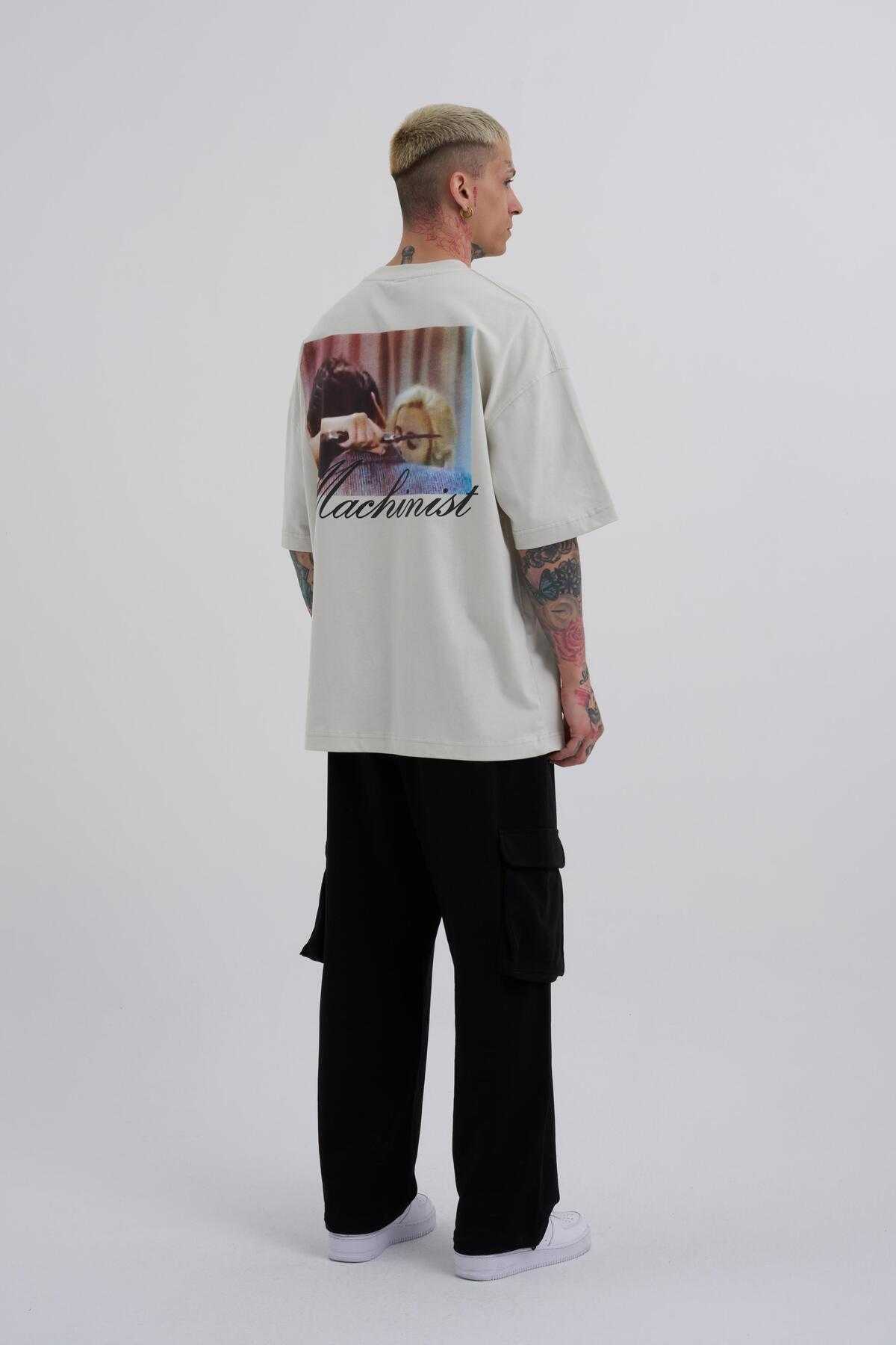 تیشرت سبز بنزینی چاپ شده با تیشرت مردانه بازی نکنید