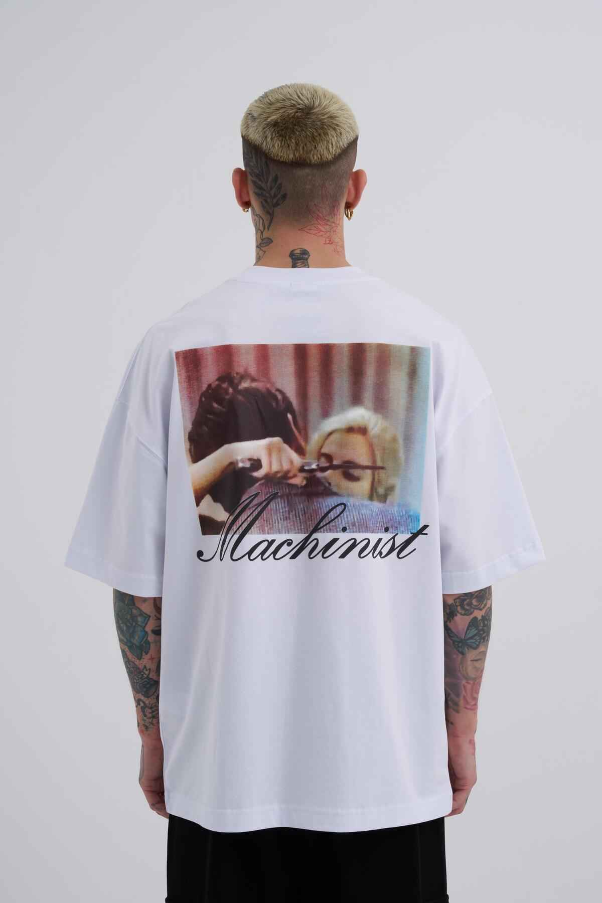 تیشرت سبز بنزینی چاپ شده با تیشرت مردانه بازی نکنید