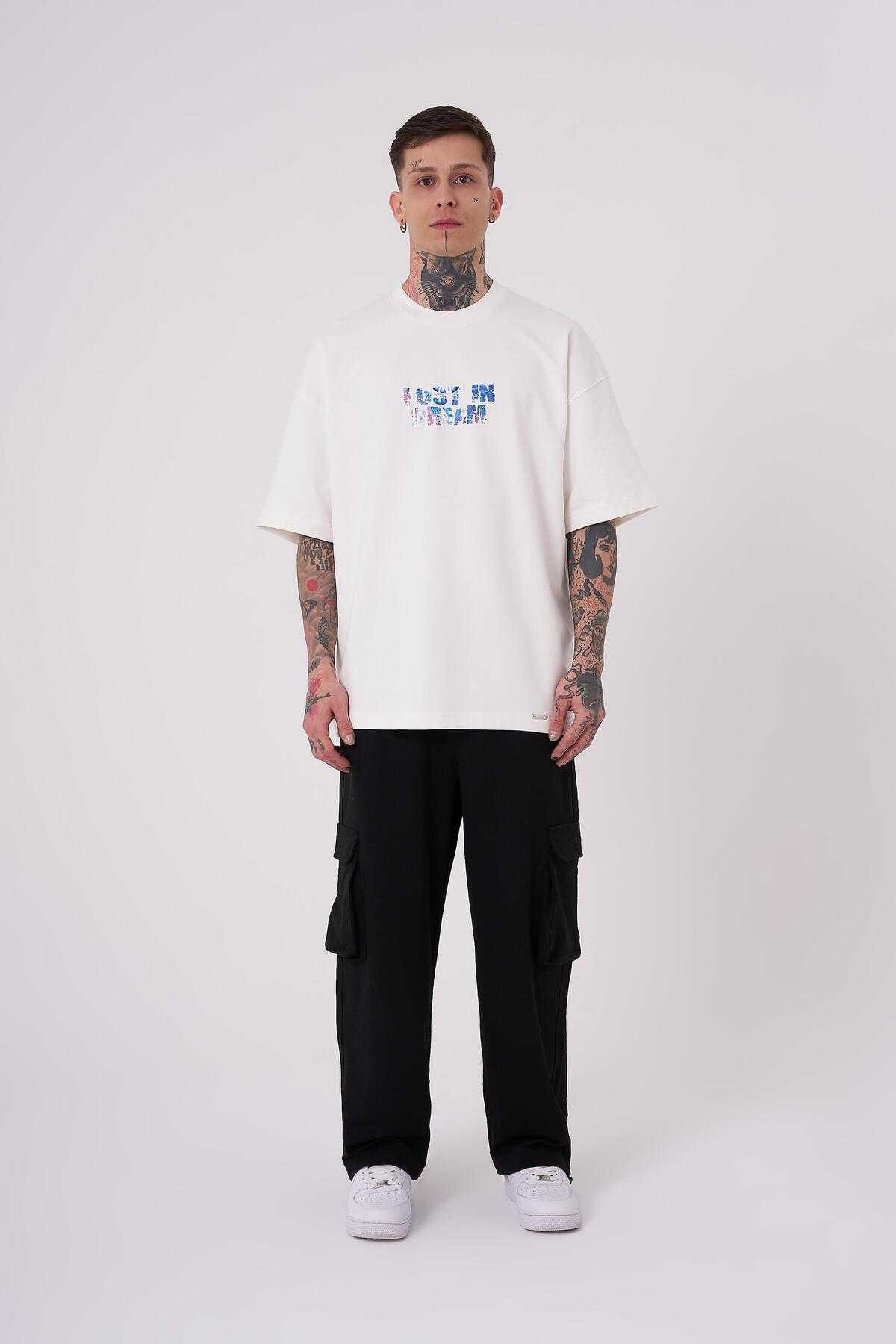 تیشرت مردانه طوسی با چاپ بزرگ Lost in Dream