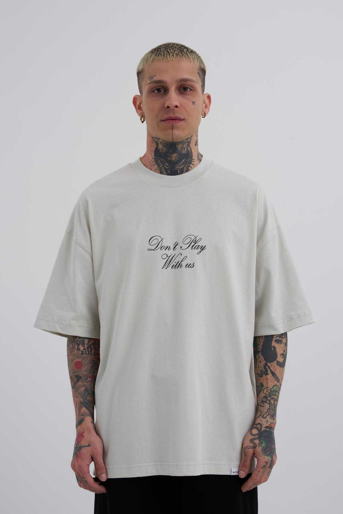 تیشرت سبز بنزینی چاپ شده با تیشرت مردانه بازی نکنید