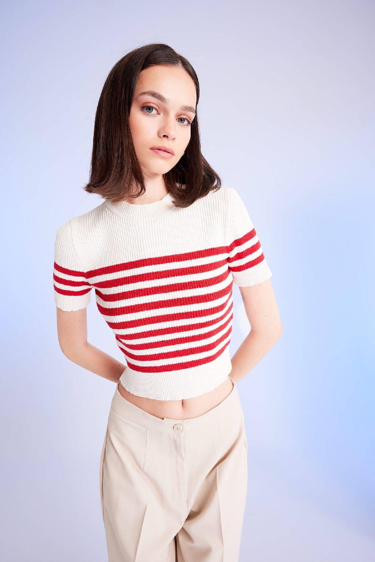 تیشرت بافتنی یقه راه راه باریک