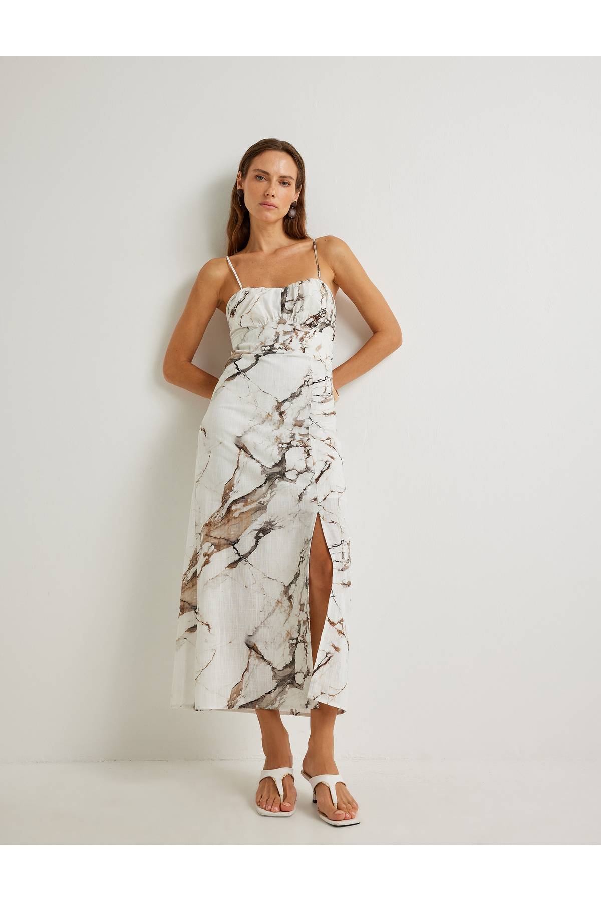 X Şahika Ercümen - لباس میدی