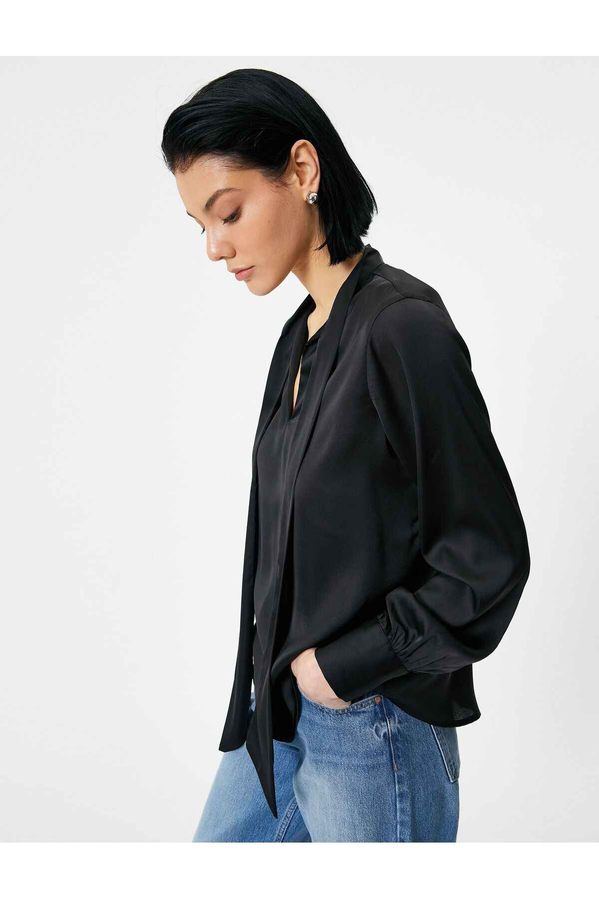 بلوز ساتن با آستین بلند جزییات کراوات