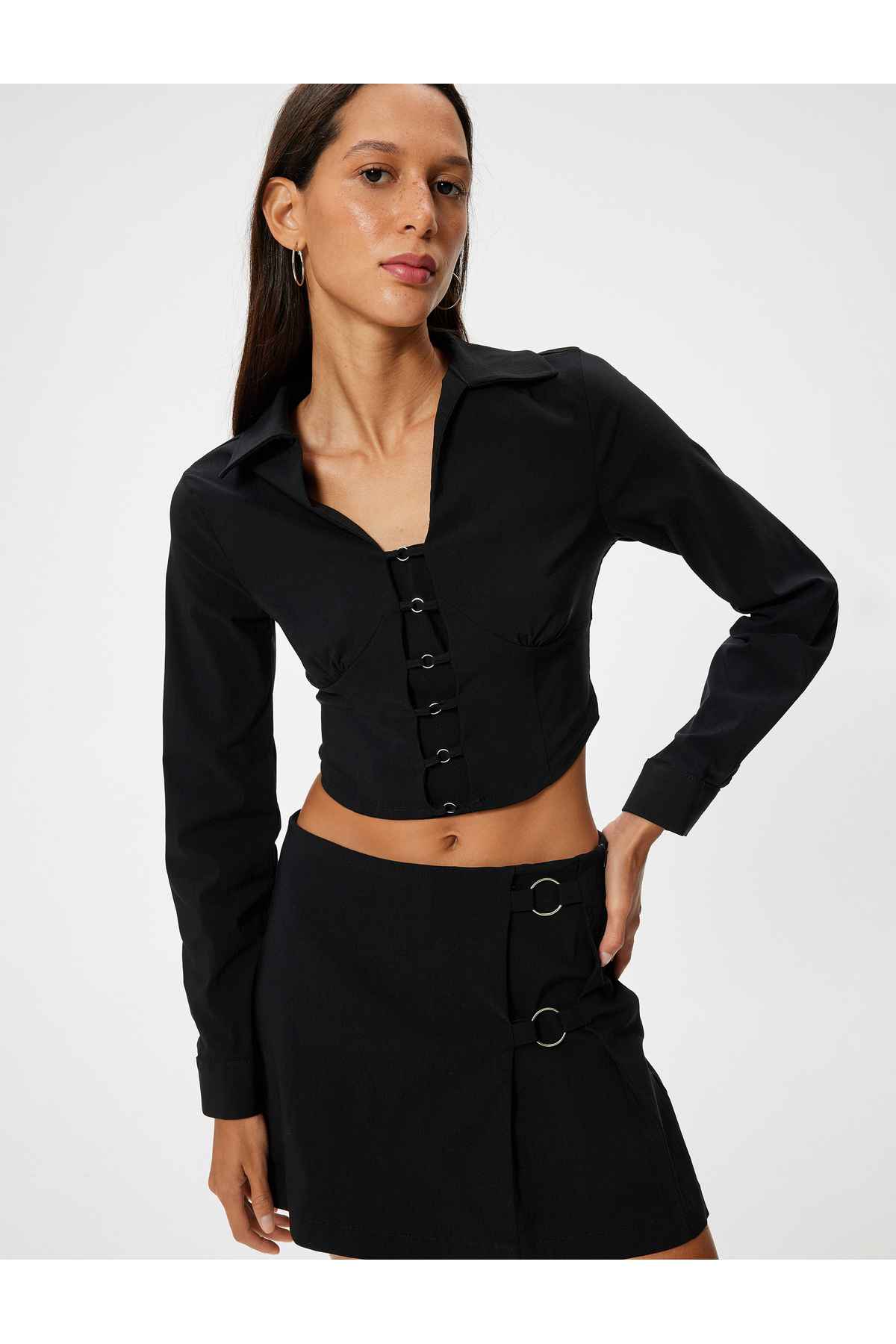 بلوز Crop یقه V-آستین بلند لوازم جانبی فلزی باریک