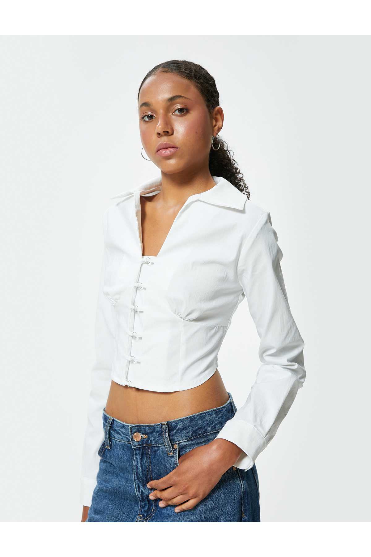 بلوز Crop یقه V-آستین بلند لوازم جانبی فلزی باریک