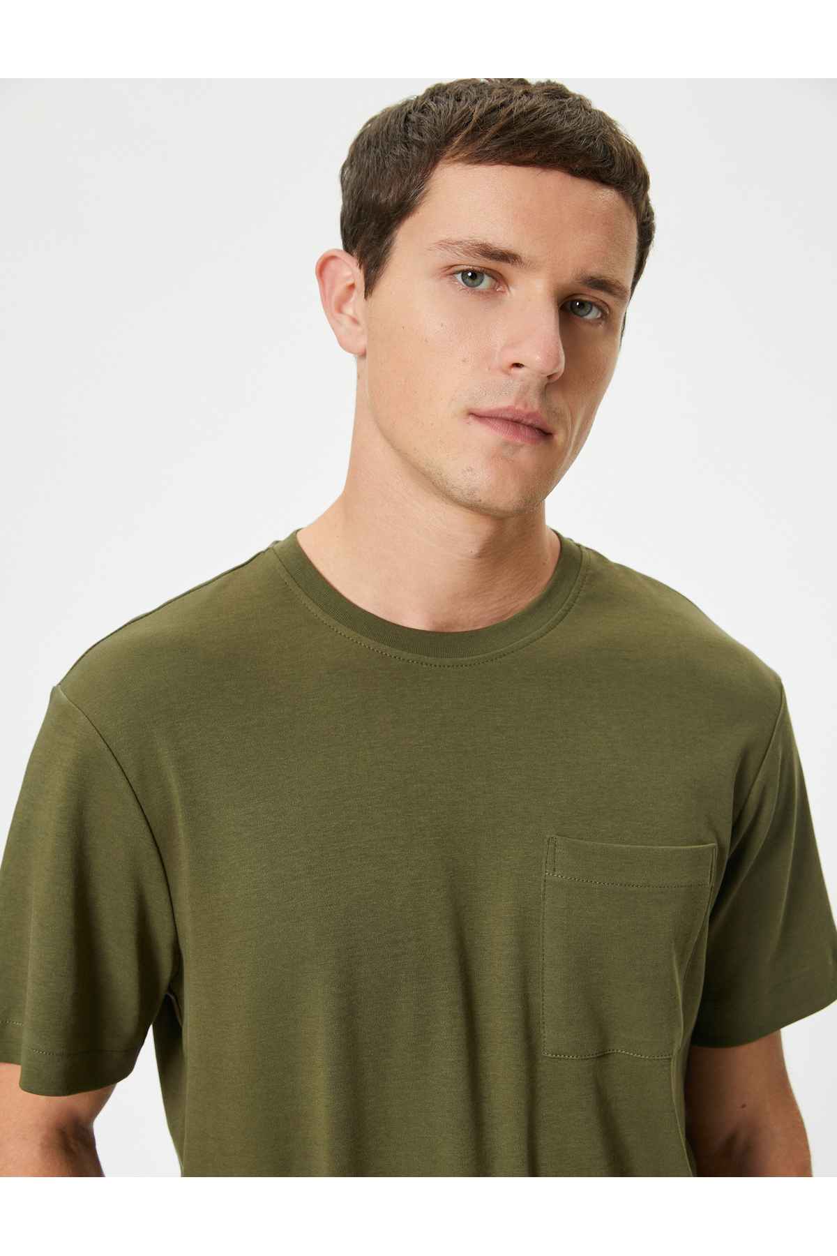 پایه تیشرت جیبی با یقه خدمه آستین کوتاه نخی