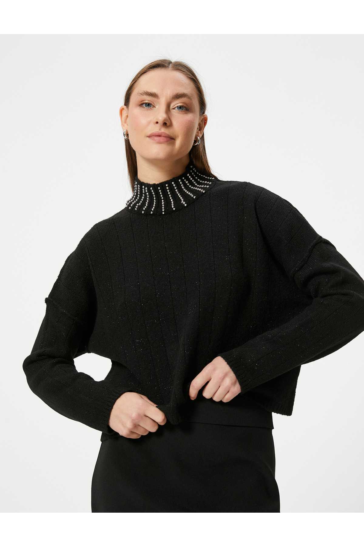 ژاکت بافتنی یقهبند با جزئیات منجوق