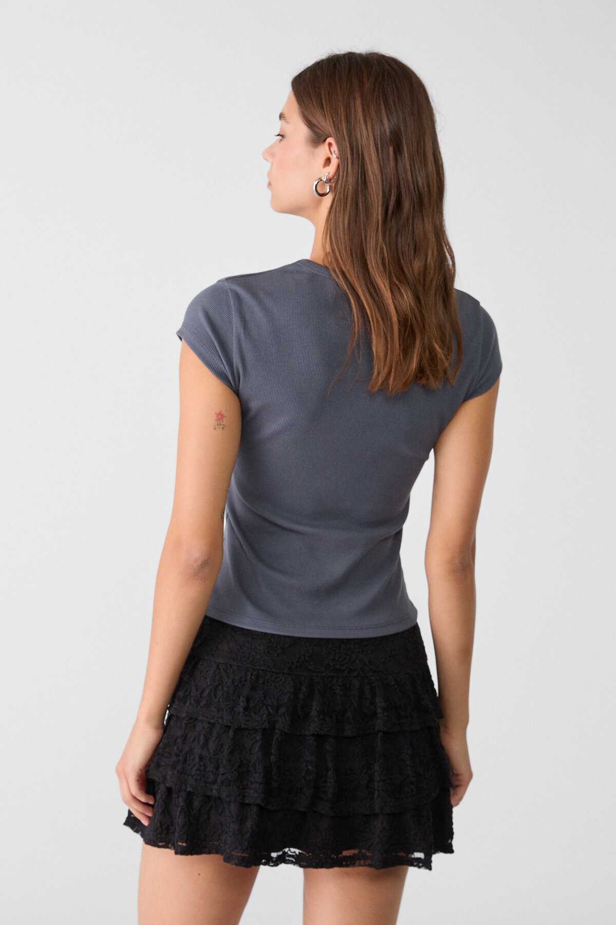 دامن کوتاه توری روان