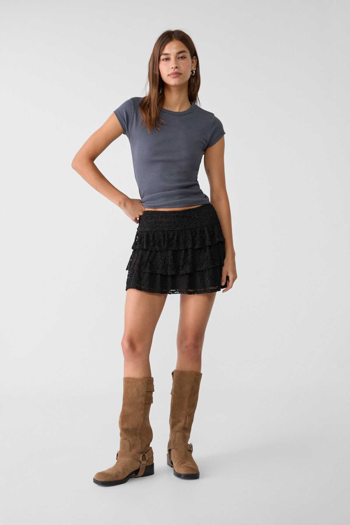 دامن کوتاه توری روان