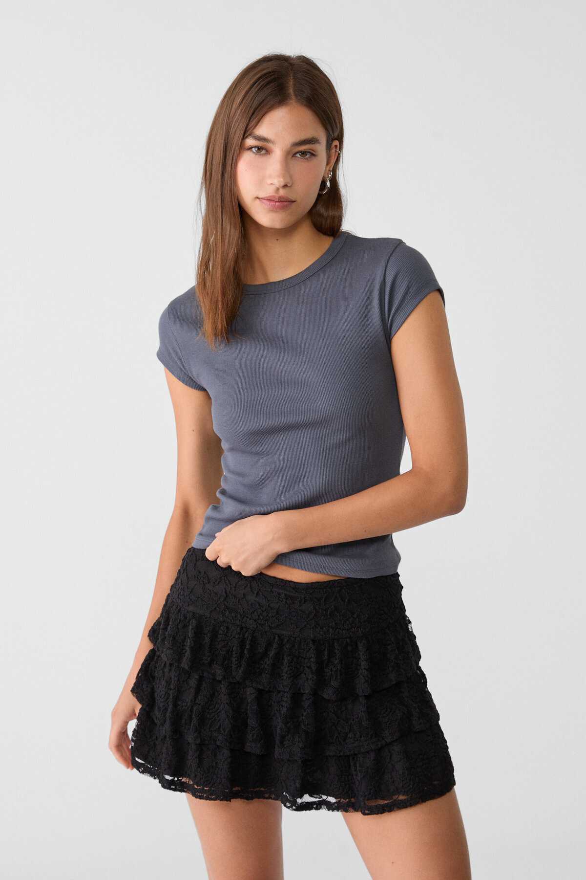 دامن کوتاه توری روان