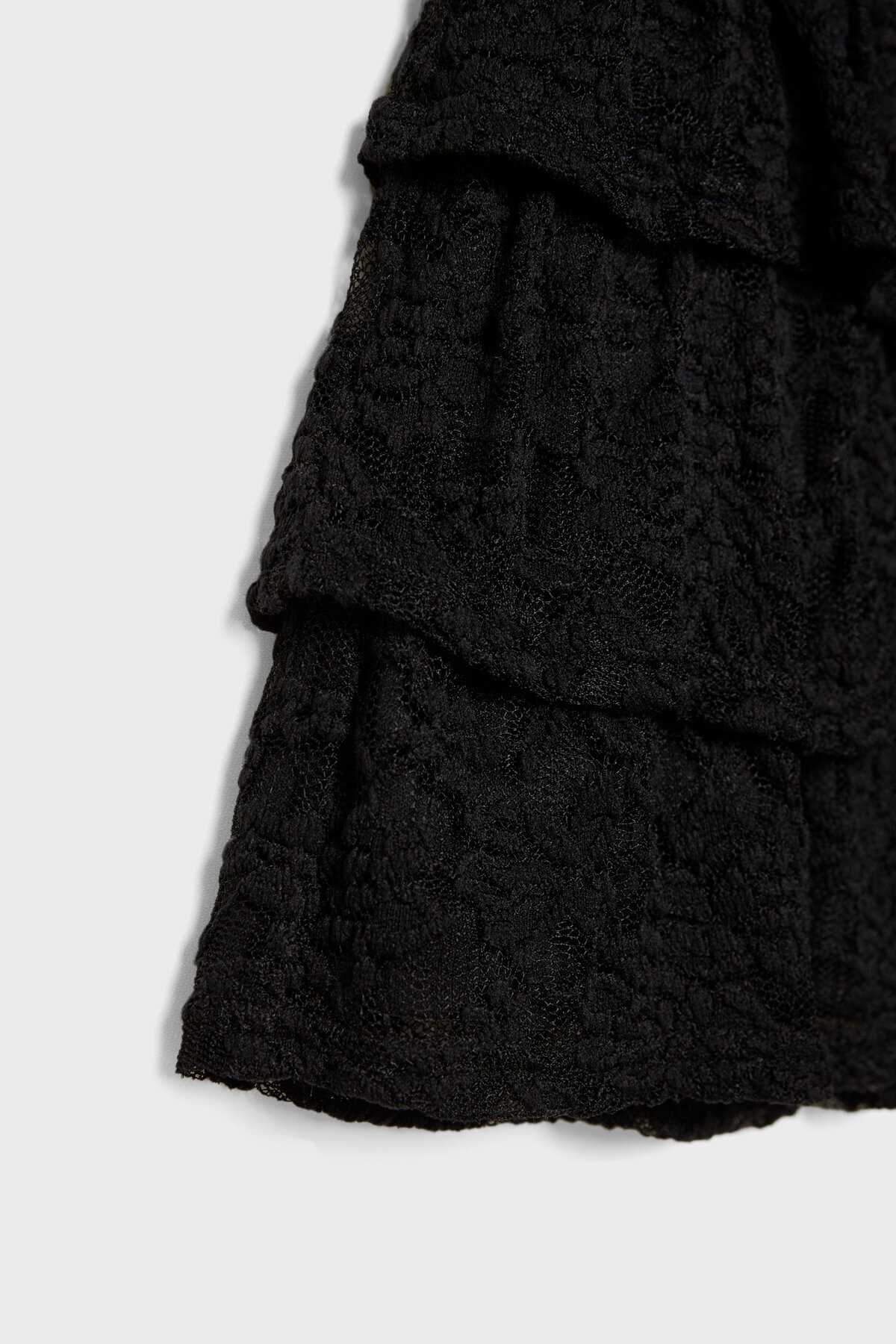 دامن کوتاه توری روان