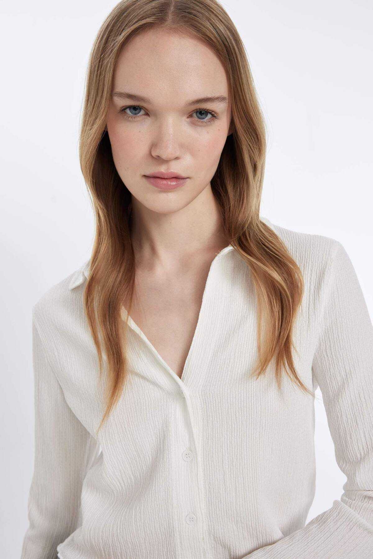 پیراهن آستین بلند دکمه دار ساده و ساده ساده و براش سفید